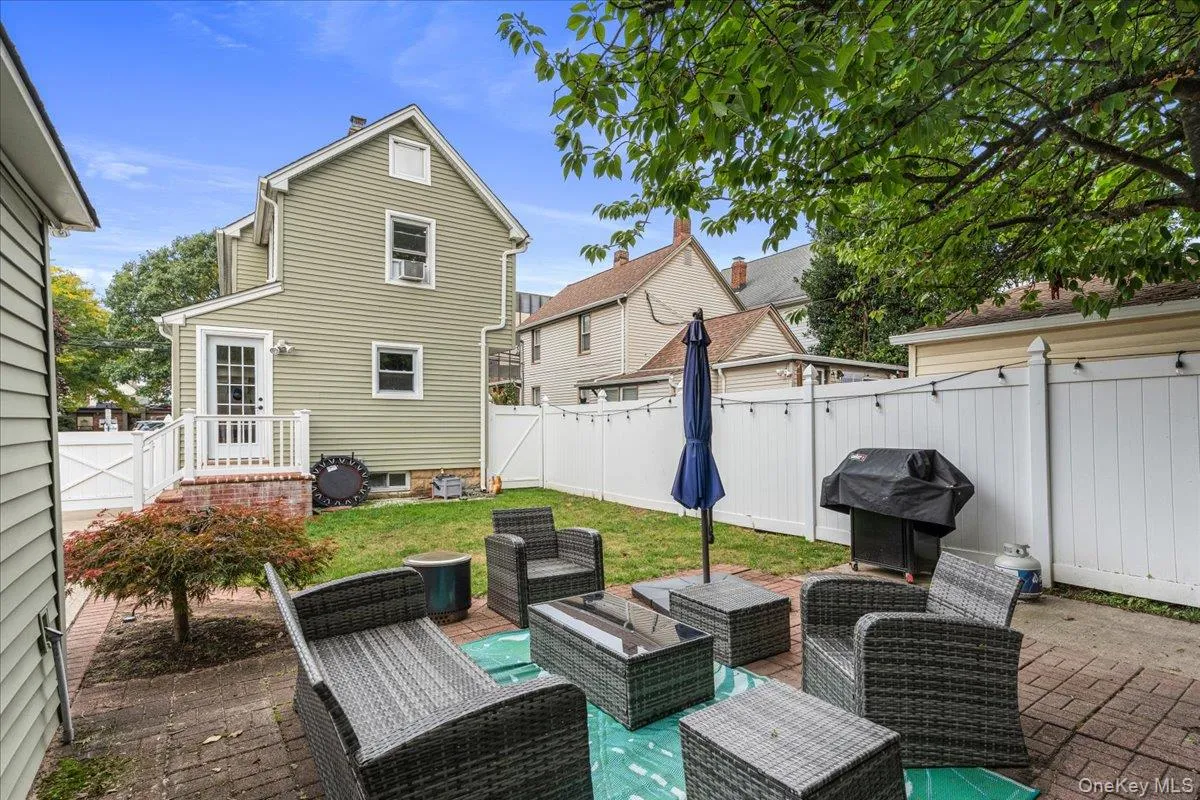 35 Saint Marks Avenue, Hempstead, NY, 3 Bedrooms Bedrooms, 6 Rooms Rooms,1 BathroomBathrooms,Residential,For Rent,Saint Marks,0,1056417 35 Saint Marks Avenue, Hempstead, NY, 3 Bedrooms Bedrooms, 6 Rooms Rooms,1 BathroomBathrooms,Residential,For Rent,Saint Marks,0,1056417