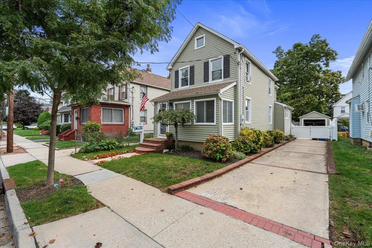 35 Saint Marks Avenue, Hempstead, NY, 3 Bedrooms Bedrooms, 6 Rooms Rooms,1 BathroomBathrooms,Residential,For Rent,Saint Marks,0,1056417 35 Saint Marks Avenue, Hempstead, NY, 3 Bedrooms Bedrooms, 6 Rooms Rooms,1 BathroomBathrooms,Residential,For Rent,Saint Marks,0,1056417