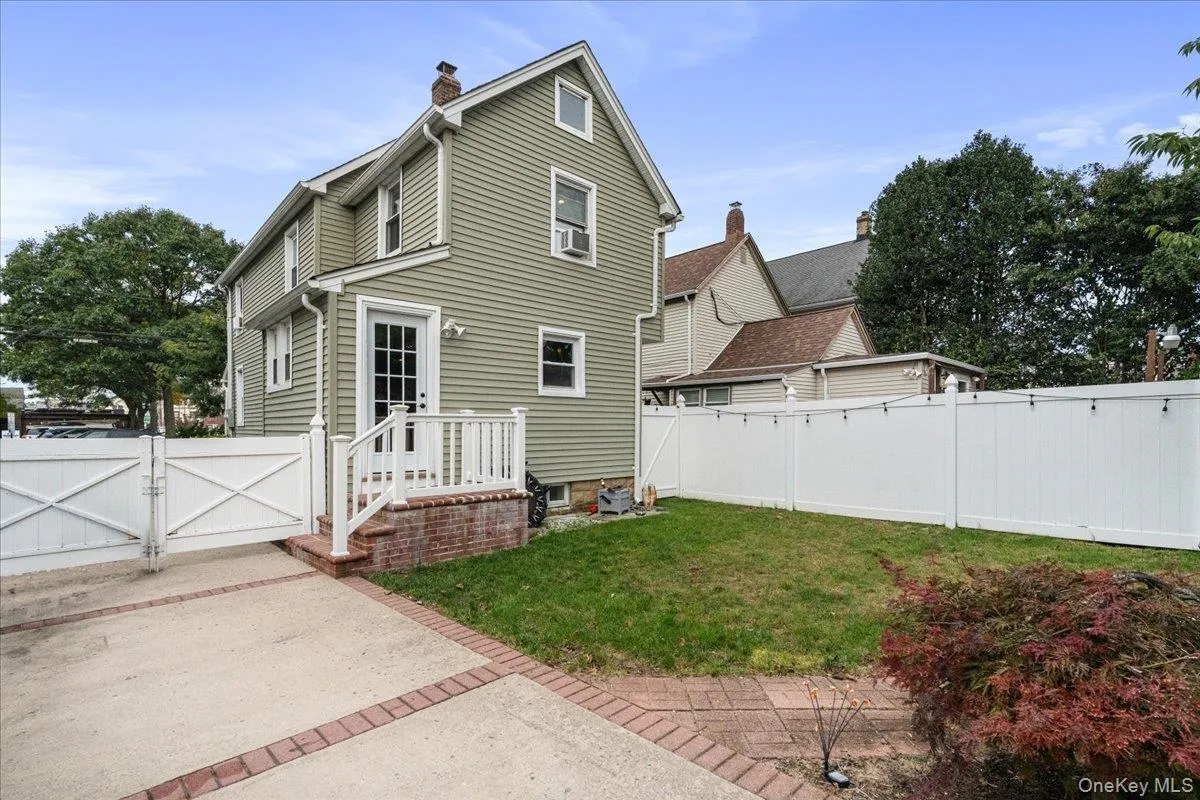 35 Saint Marks Avenue, Hempstead, NY, 3 Bedrooms Bedrooms, 6 Rooms Rooms,1 BathroomBathrooms,Residential,For Rent,Saint Marks,0,1056417 35 Saint Marks Avenue, Hempstead, NY, 3 Bedrooms Bedrooms, 6 Rooms Rooms,1 BathroomBathrooms,Residential,For Rent,Saint Marks,0,1056417