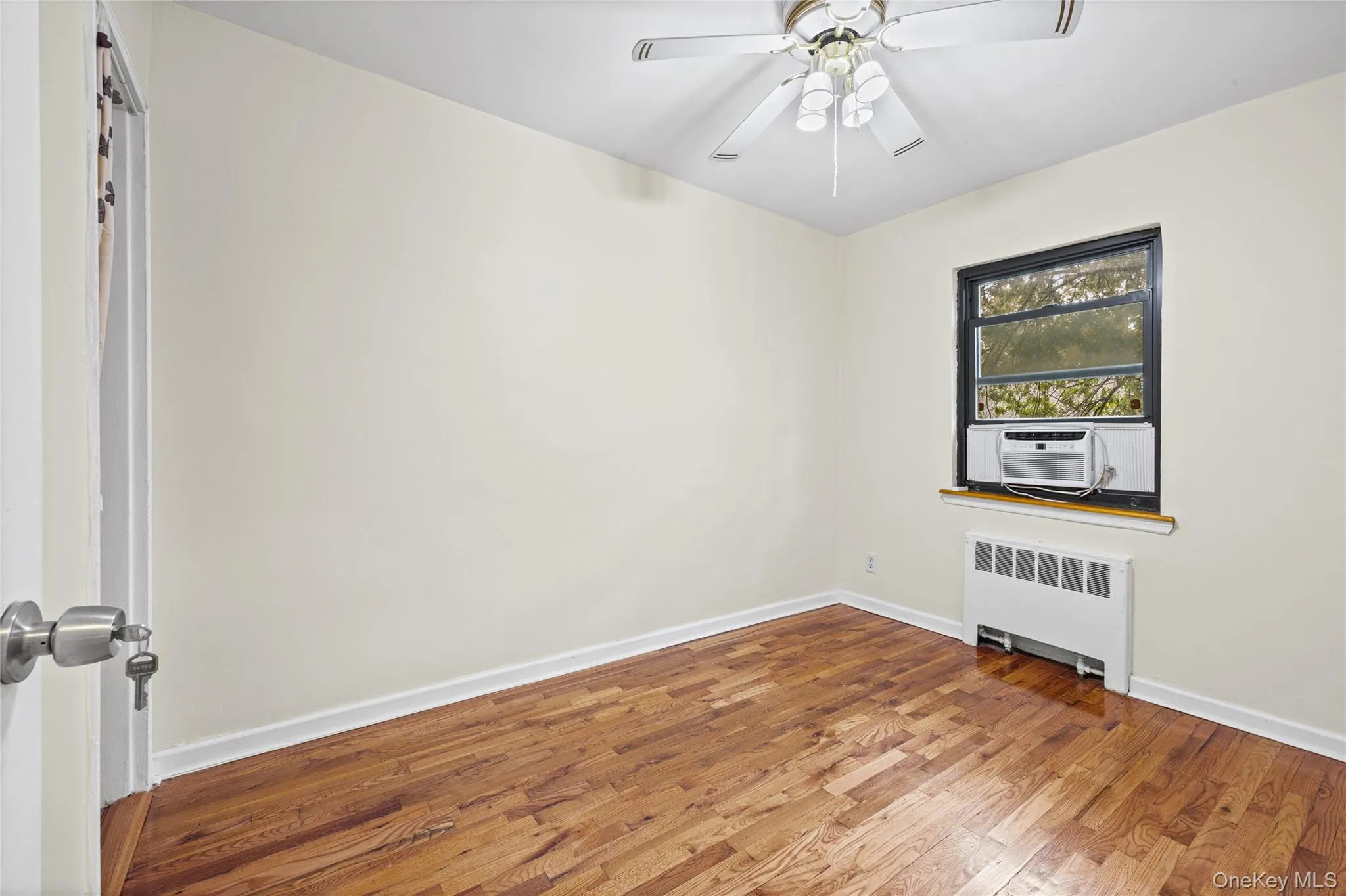 73-07 220th Street, New York, NY, 2 Bedrooms Bedrooms, 5 Rooms Rooms,1 BathroomBathrooms,Residential,For Rent,220th,0,1056425 73-07 220th Street, New York, NY, 2 Bedrooms Bedrooms, 5 Rooms Rooms,1 BathroomBathrooms,Residential,For Rent,220th,0,1056425