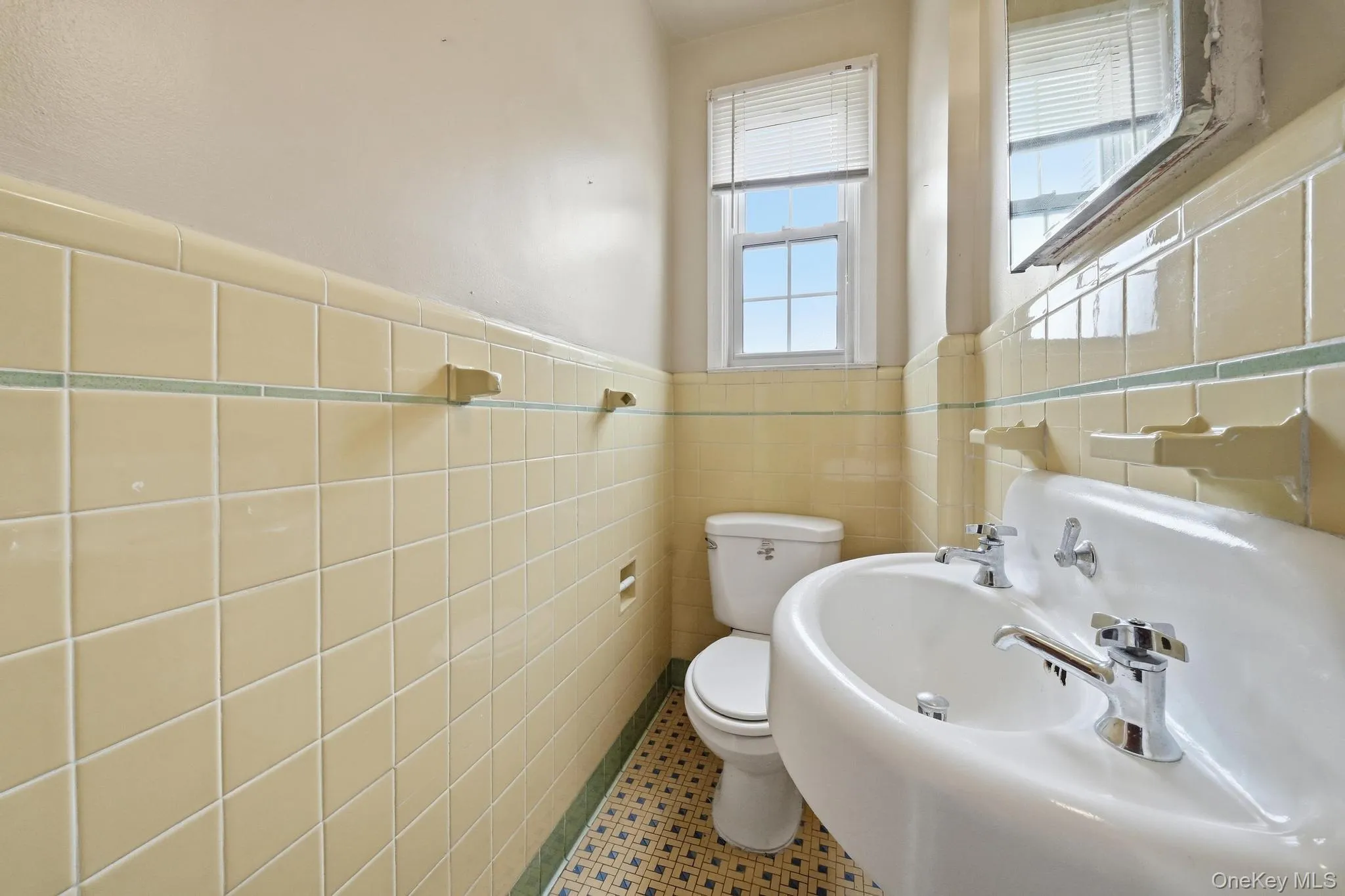 45 Tennyson Avenue, North Hempstead, NY, 6 Bedrooms Bedrooms, 15 Rooms Rooms,2 BathroomsBathrooms,Residential,For Rent,Tennyson,0,1056435 45 Tennyson Avenue, North Hempstead, NY, 6 Bedrooms Bedrooms, 15 Rooms Rooms,2 BathroomsBathrooms,Residential,For Rent,Tennyson,0,1056435