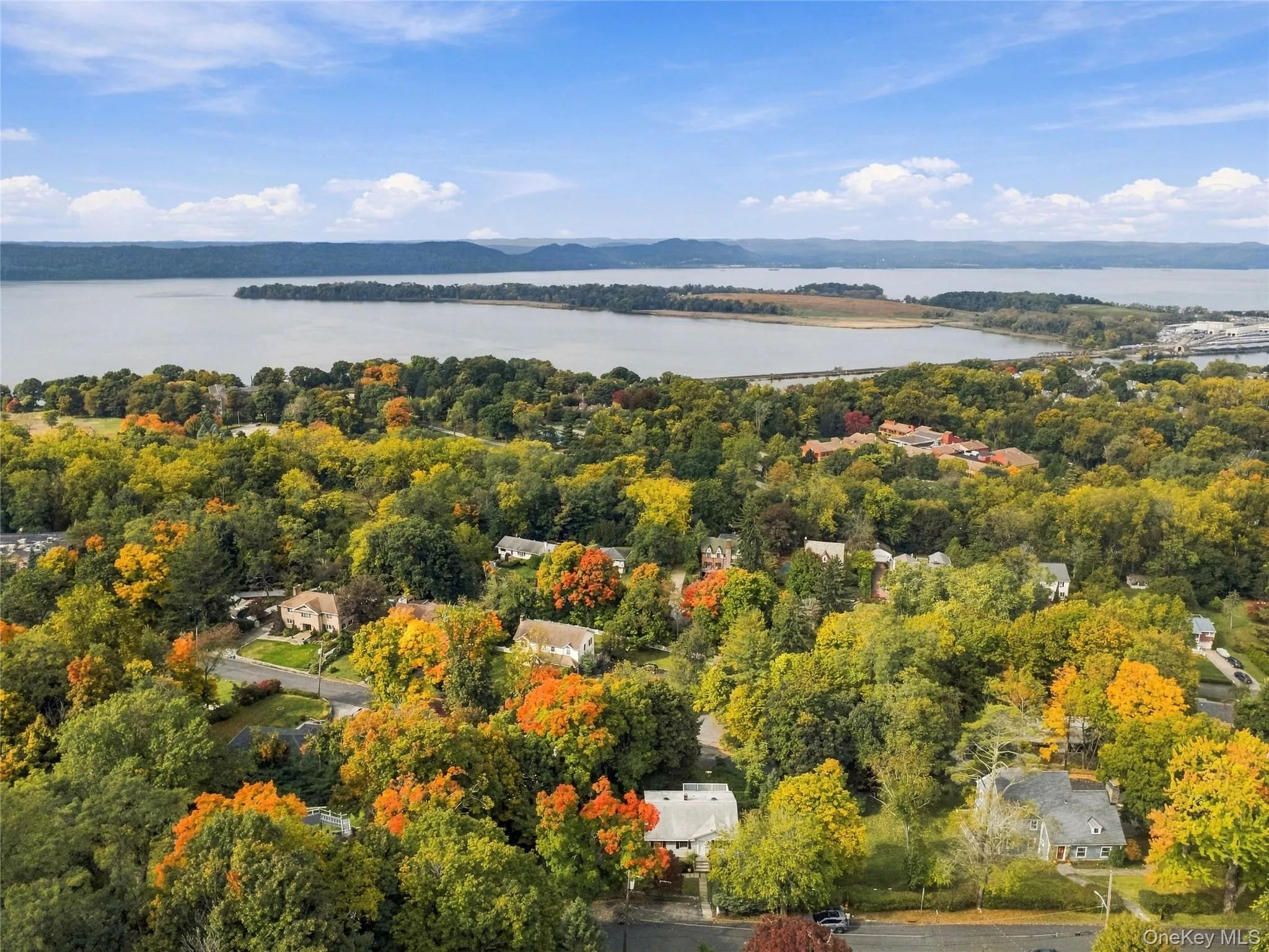 Breathtaking panoramic views of the Hudson River stretching for miles. Breathtaking panoramic views of the Hudson River stretching for miles.