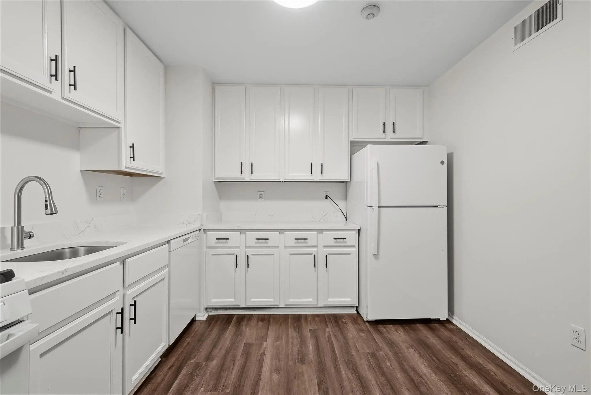 10-12 Chestnut Street, Ramapo, NY, 2 Bedroom Bedrooms, 7 Room Rooms,1 BathroomBathrooms,Residential Lease,For Rent,Chestnut,0,1056439 10-12 Chestnut Street, Ramapo, NY, 2 Bedroom Bedrooms, 7 Room Rooms,1 BathroomBathrooms,Residential Lease,For Rent,Chestnut,0,1056439