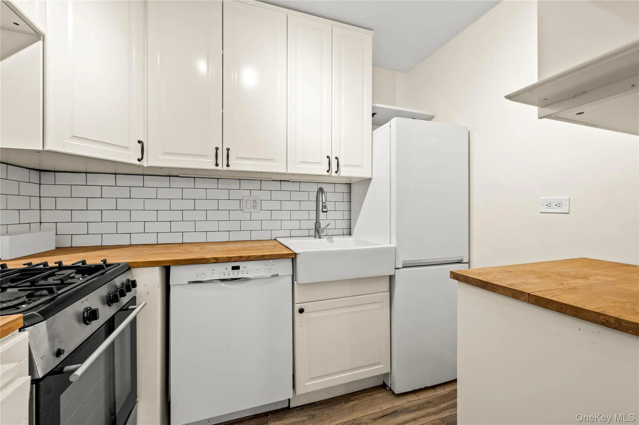 175-20 Wexford Terrace, New York, NY, 3 Rooms Rooms,1 BathroomBathrooms,Residential,For Rent,Wexford,0,1056451 175-20 Wexford Terrace, New York, NY, 3 Rooms Rooms,1 BathroomBathrooms,Residential,For Rent,Wexford,0,1056451
