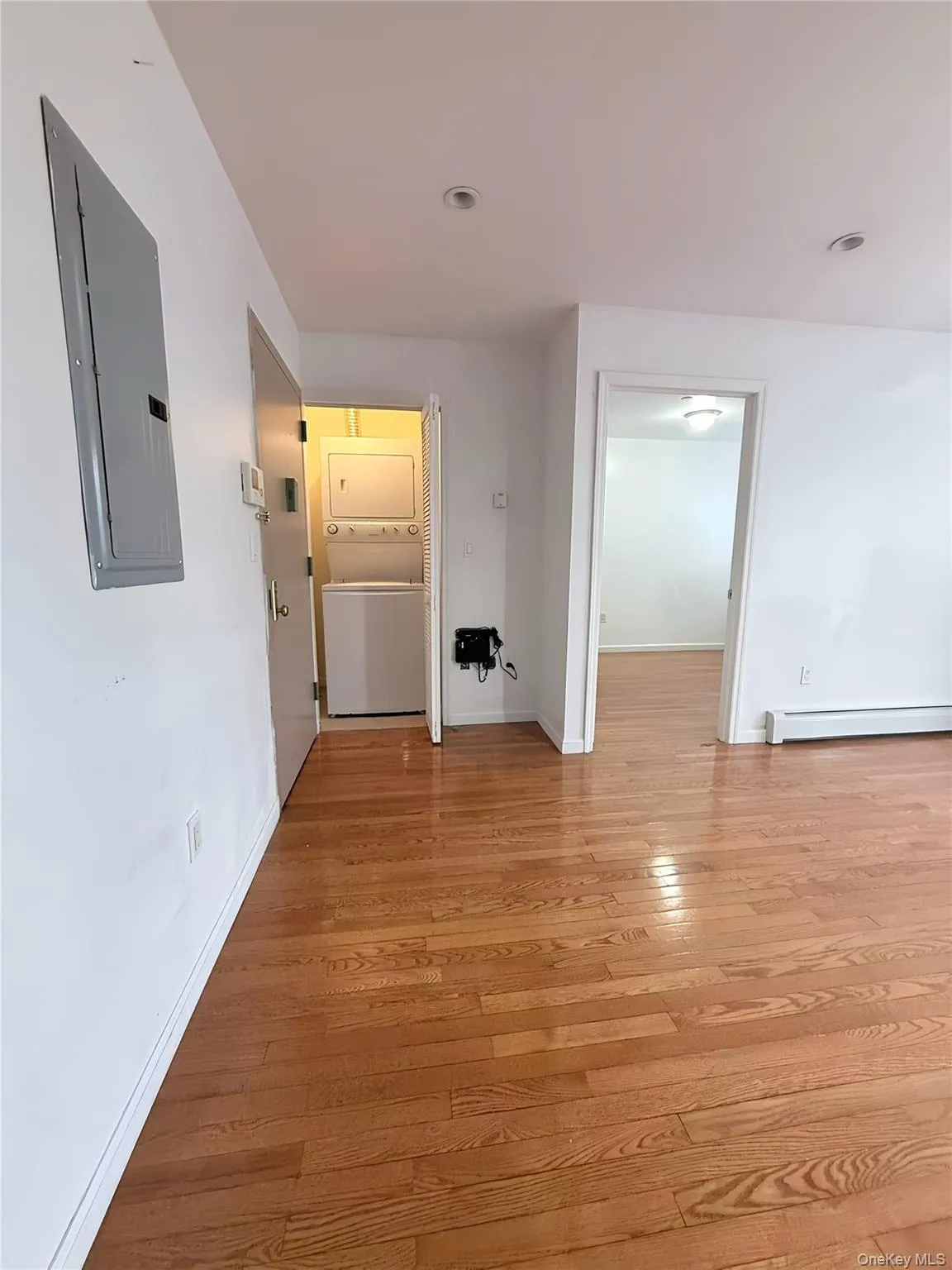 6475 Austin Street, New York, NY, 2 Bedrooms Bedrooms, 3 Rooms Rooms,1 BathroomBathrooms,Residential,For Rent,Austin,0,1056458 6475 Austin Street, New York, NY, 2 Bedrooms Bedrooms, 3 Rooms Rooms,1 BathroomBathrooms,Residential,For Rent,Austin,0,1056458
