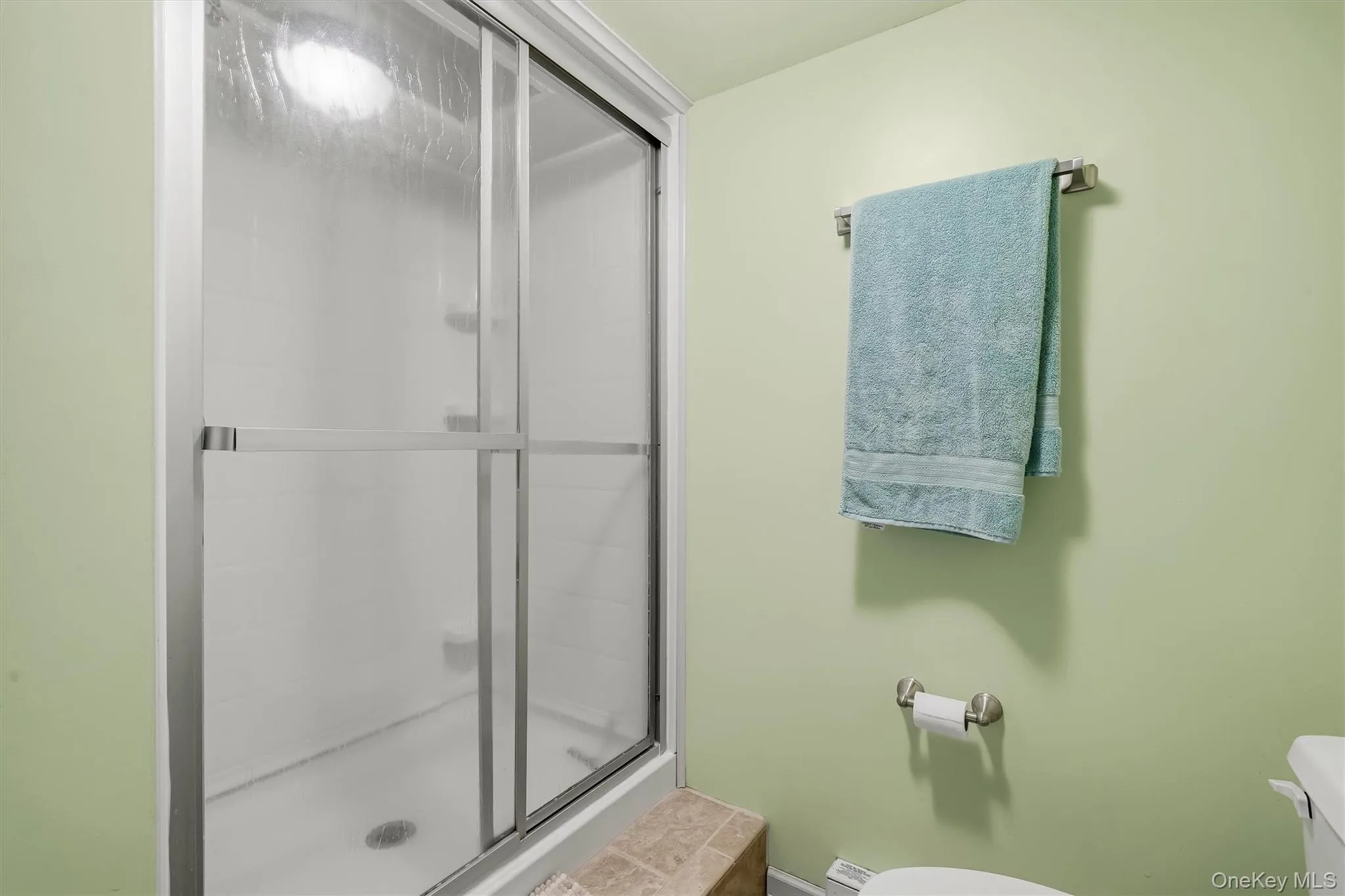 Shower enclosure with sliding glass doors Shower enclosure with sliding glass doors