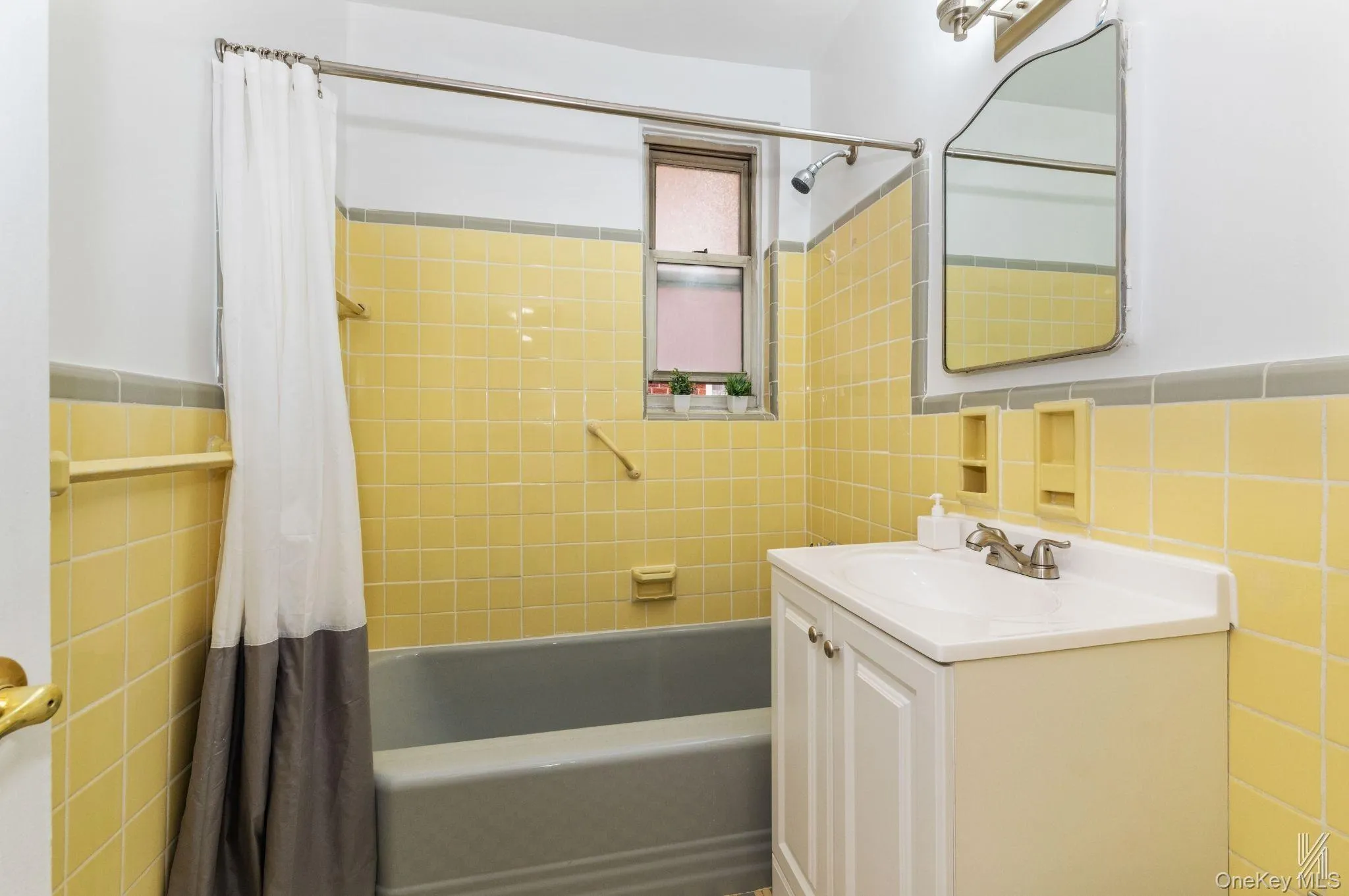79-10 34th Avenue, New York, NY, 2 Bedrooms Bedrooms, 4 Rooms Rooms,1 BathroomBathrooms,Residential,For Rent,34th,0,1056480 79-10 34th Avenue, New York, NY, 2 Bedrooms Bedrooms, 4 Rooms Rooms,1 BathroomBathrooms,Residential,For Rent,34th,0,1056480