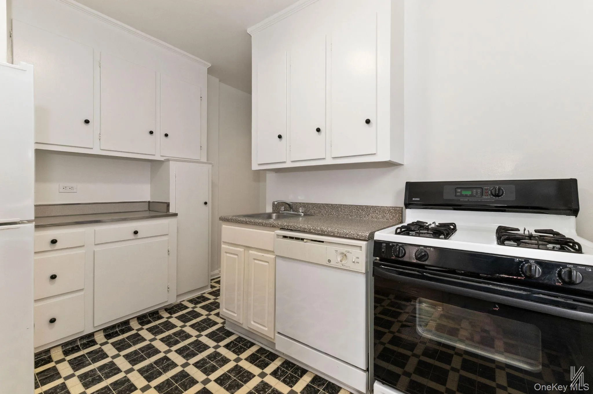 79-10 34th Avenue, New York, NY, 2 Bedrooms Bedrooms, 4 Rooms Rooms,1 BathroomBathrooms,Residential,For Rent,34th,0,1056480 79-10 34th Avenue, New York, NY, 2 Bedrooms Bedrooms, 4 Rooms Rooms,1 BathroomBathrooms,Residential,For Rent,34th,0,1056480