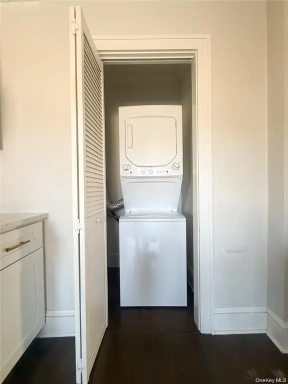 16 Minerva Place, White Plains, NY, 2 Bedrooms Bedrooms, 5 Rooms Rooms,1 BathroomBathrooms,Residential Lease,For Rent,Minerva Place,0,1056483 16 Minerva Place, White Plains, NY, 2 Bedrooms Bedrooms, 5 Rooms Rooms,1 BathroomBathrooms,Residential Lease,For Rent,Minerva Place,0,1056483