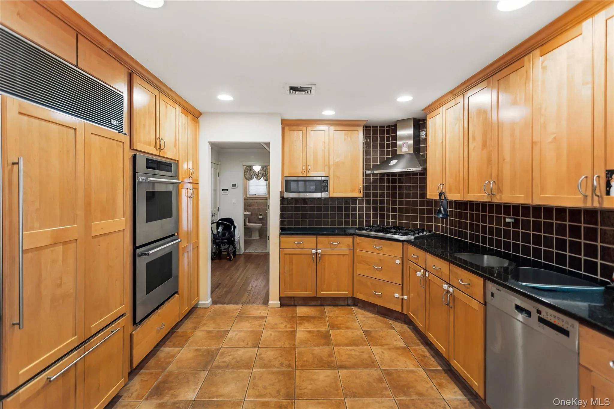 203 Regent Drive, Hempstead, NY, 5 Bedrooms Bedrooms, 12 Rooms Rooms,3 BathroomsBathrooms,Residential,For Rent,Regent,0,1056487 203 Regent Drive, Hempstead, NY, 5 Bedrooms Bedrooms, 12 Rooms Rooms,3 BathroomsBathrooms,Residential,For Rent,Regent,0,1056487