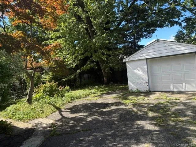 12 West End Avenue, North Hempstead, NY, 3 Bedrooms Bedrooms, 6 Rooms Rooms,2 BathroomsBathrooms,Residential,For Rent,West End,0,1056505 12 West End Avenue, North Hempstead, NY, 3 Bedrooms Bedrooms, 6 Rooms Rooms,2 BathroomsBathrooms,Residential,For Rent,West End,0,1056505