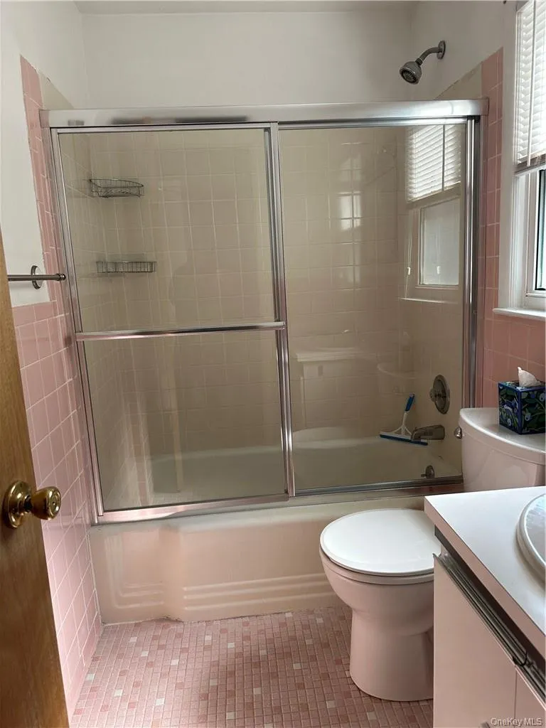 80 Madeleine Avenue, New Rochelle, NY, 2 Bedrooms Bedrooms, 5 Rooms Rooms,1 BathroomBathrooms,Residential Lease,For Rent,Madeleine,0,1056527 80 Madeleine Avenue, New Rochelle, NY, 2 Bedrooms Bedrooms, 5 Rooms Rooms,1 BathroomBathrooms,Residential Lease,For Rent,Madeleine,0,1056527