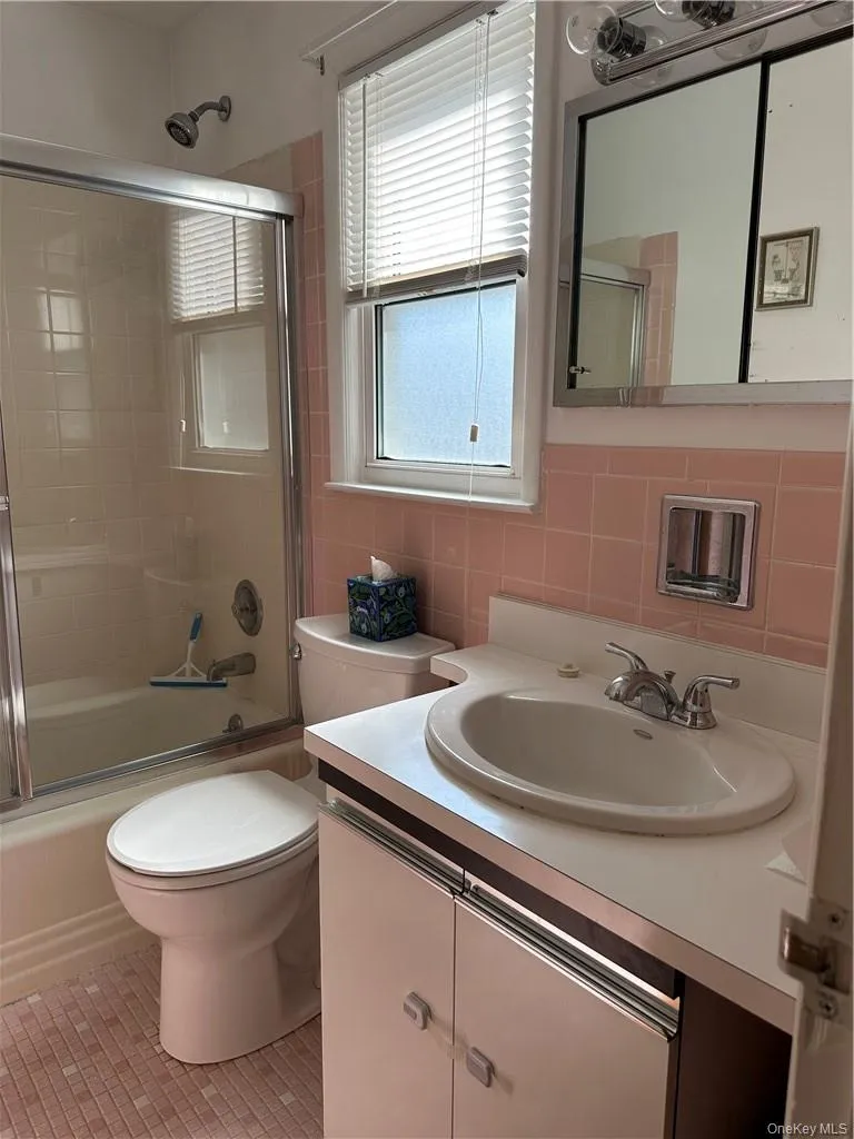 80 Madeleine Avenue, New Rochelle, NY, 2 Bedrooms Bedrooms, 5 Rooms Rooms,1 BathroomBathrooms,Residential Lease,For Rent,Madeleine,0,1056527 80 Madeleine Avenue, New Rochelle, NY, 2 Bedrooms Bedrooms, 5 Rooms Rooms,1 BathroomBathrooms,Residential Lease,For Rent,Madeleine,0,1056527