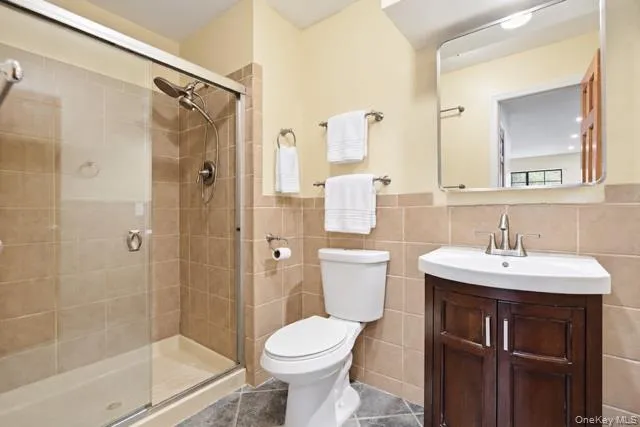 En suite bath in primary bedroom En suite bath in primary bedroom