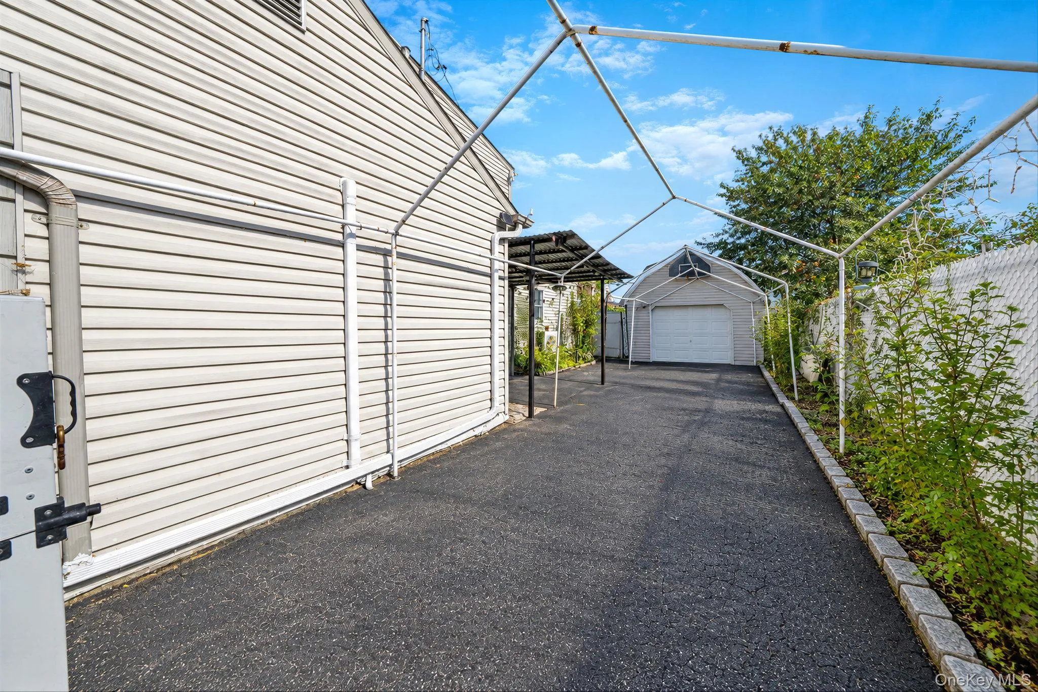 19 Curve Lane, Hempstead, NY, 3 Bedrooms Bedrooms, 7 Rooms Rooms,2 BathroomsBathrooms,Residential,For Rent,Curve,0,1056542 19 Curve Lane, Hempstead, NY, 3 Bedrooms Bedrooms, 7 Rooms Rooms,2 BathroomsBathrooms,Residential,For Rent,Curve,0,1056542