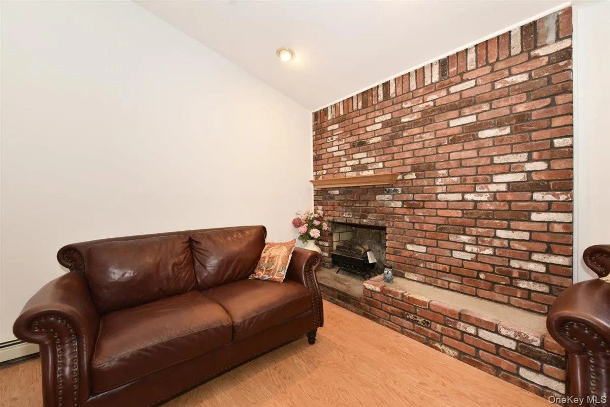 17 Greenvale Drive, Huntington, NY, 4 Bedrooms Bedrooms, 7 Rooms Rooms,2 BathroomsBathrooms,Residential,For Rent,Greenvale,0,1056547 17 Greenvale Drive, Huntington, NY, 4 Bedrooms Bedrooms, 7 Rooms Rooms,2 BathroomsBathrooms,Residential,For Rent,Greenvale,0,1056547