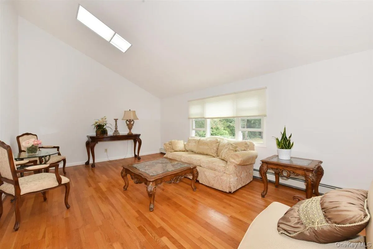 17 Greenvale Drive, Huntington, NY, 4 Bedrooms Bedrooms, 7 Rooms Rooms,2 BathroomsBathrooms,Residential,For Rent,Greenvale,0,1056547 17 Greenvale Drive, Huntington, NY, 4 Bedrooms Bedrooms, 7 Rooms Rooms,2 BathroomsBathrooms,Residential,For Rent,Greenvale,0,1056547