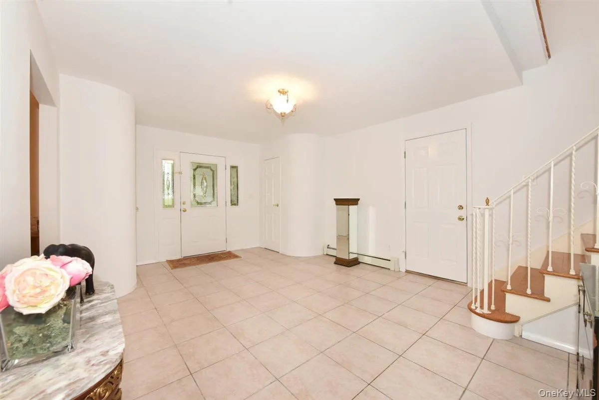 17 Greenvale Drive, Huntington, NY, 4 Bedrooms Bedrooms, 7 Rooms Rooms,2 BathroomsBathrooms,Residential,For Rent,Greenvale,0,1056547 17 Greenvale Drive, Huntington, NY, 4 Bedrooms Bedrooms, 7 Rooms Rooms,2 BathroomsBathrooms,Residential,For Rent,Greenvale,0,1056547