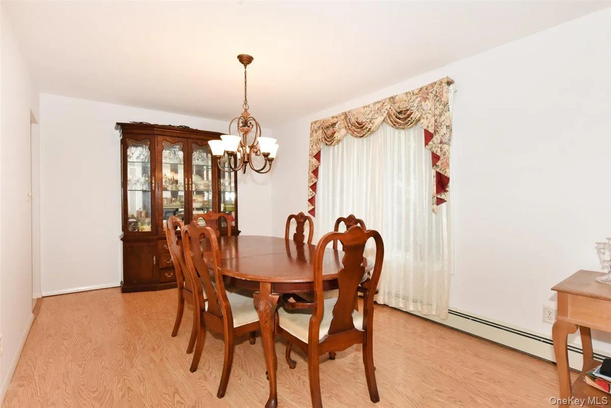 17 Greenvale Drive, Huntington, NY, 4 Bedrooms Bedrooms, 7 Rooms Rooms,2 BathroomsBathrooms,Residential,For Rent,Greenvale,0,1056547 17 Greenvale Drive, Huntington, NY, 4 Bedrooms Bedrooms, 7 Rooms Rooms,2 BathroomsBathrooms,Residential,For Rent,Greenvale,0,1056547
