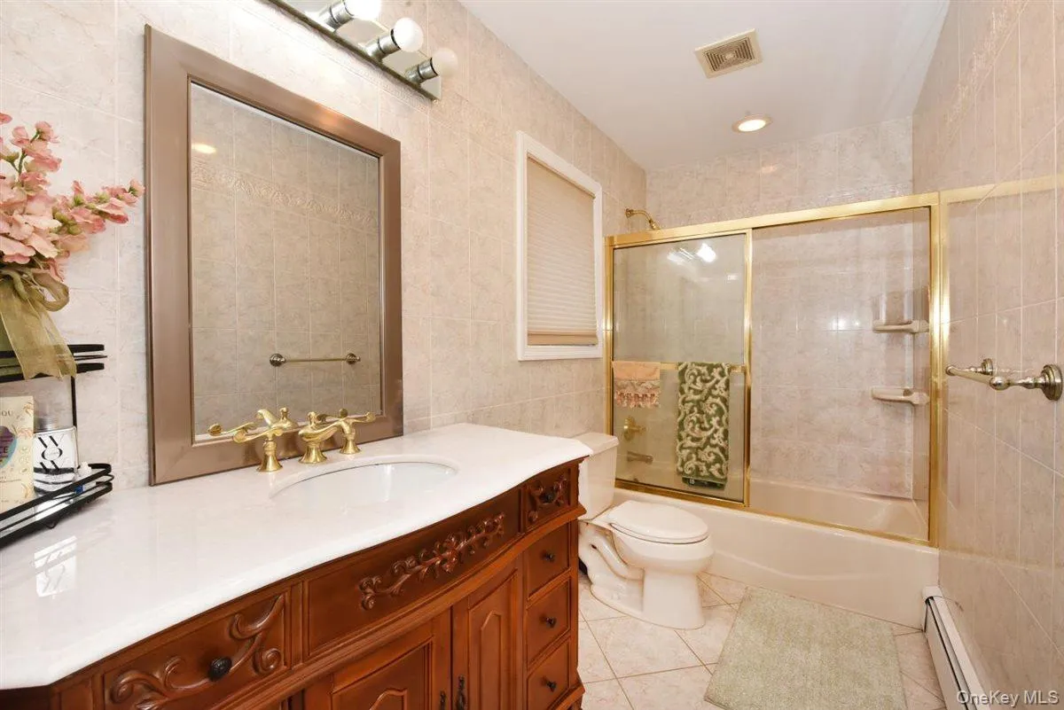 17 Greenvale Drive, Huntington, NY, 4 Bedrooms Bedrooms, 7 Rooms Rooms,2 BathroomsBathrooms,Residential,For Rent,Greenvale,0,1056547 17 Greenvale Drive, Huntington, NY, 4 Bedrooms Bedrooms, 7 Rooms Rooms,2 BathroomsBathrooms,Residential,For Rent,Greenvale,0,1056547