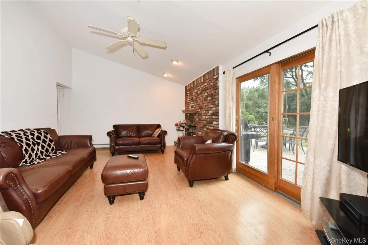 17 Greenvale Drive, Huntington, NY, 4 Bedrooms Bedrooms, 7 Rooms Rooms,2 BathroomsBathrooms,Residential,For Rent,Greenvale,0,1056547 17 Greenvale Drive, Huntington, NY, 4 Bedrooms Bedrooms, 7 Rooms Rooms,2 BathroomsBathrooms,Residential,For Rent,Greenvale,0,1056547