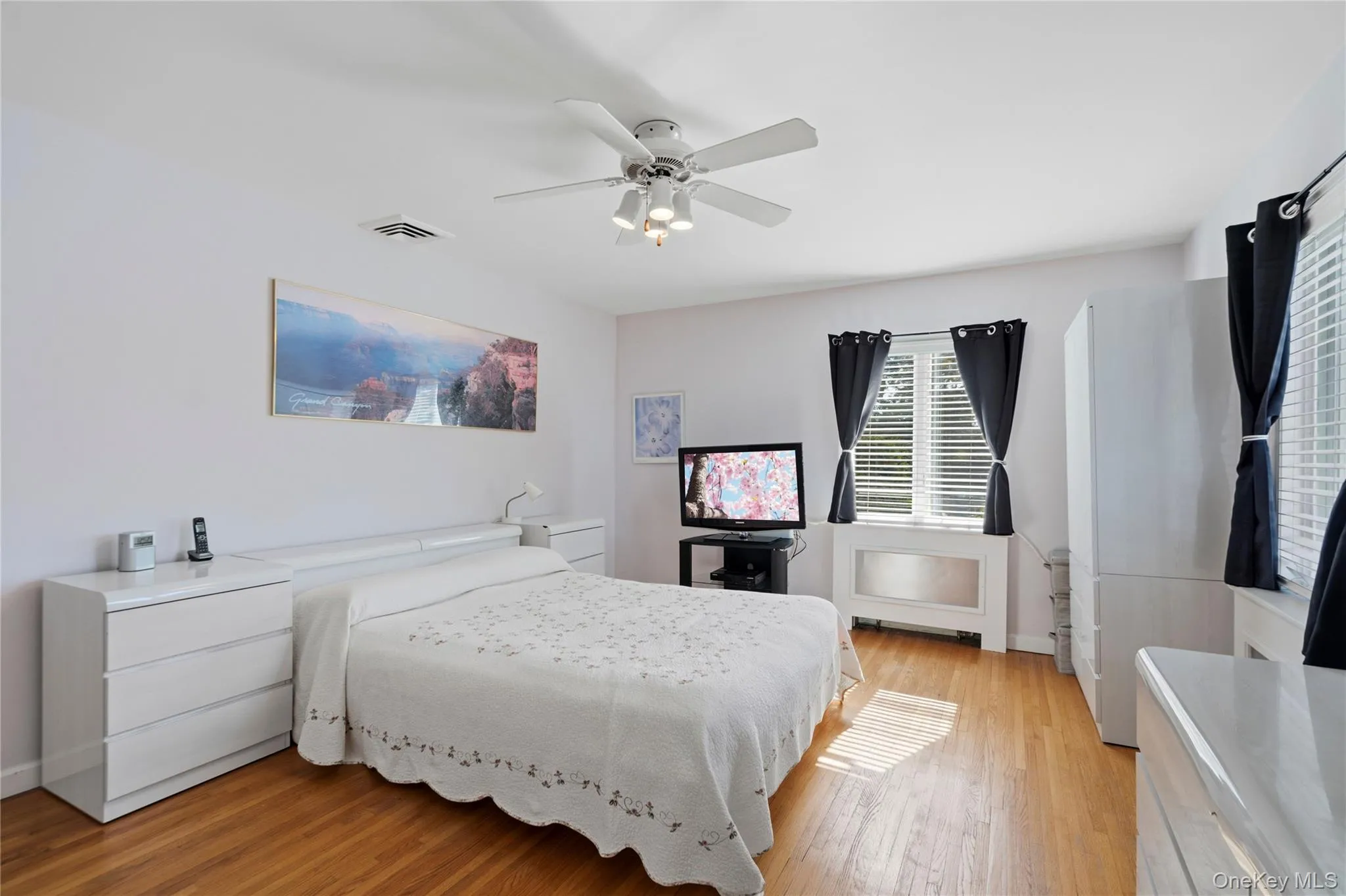 Spacious With Oak Flooring! Spacious With Oak Flooring!