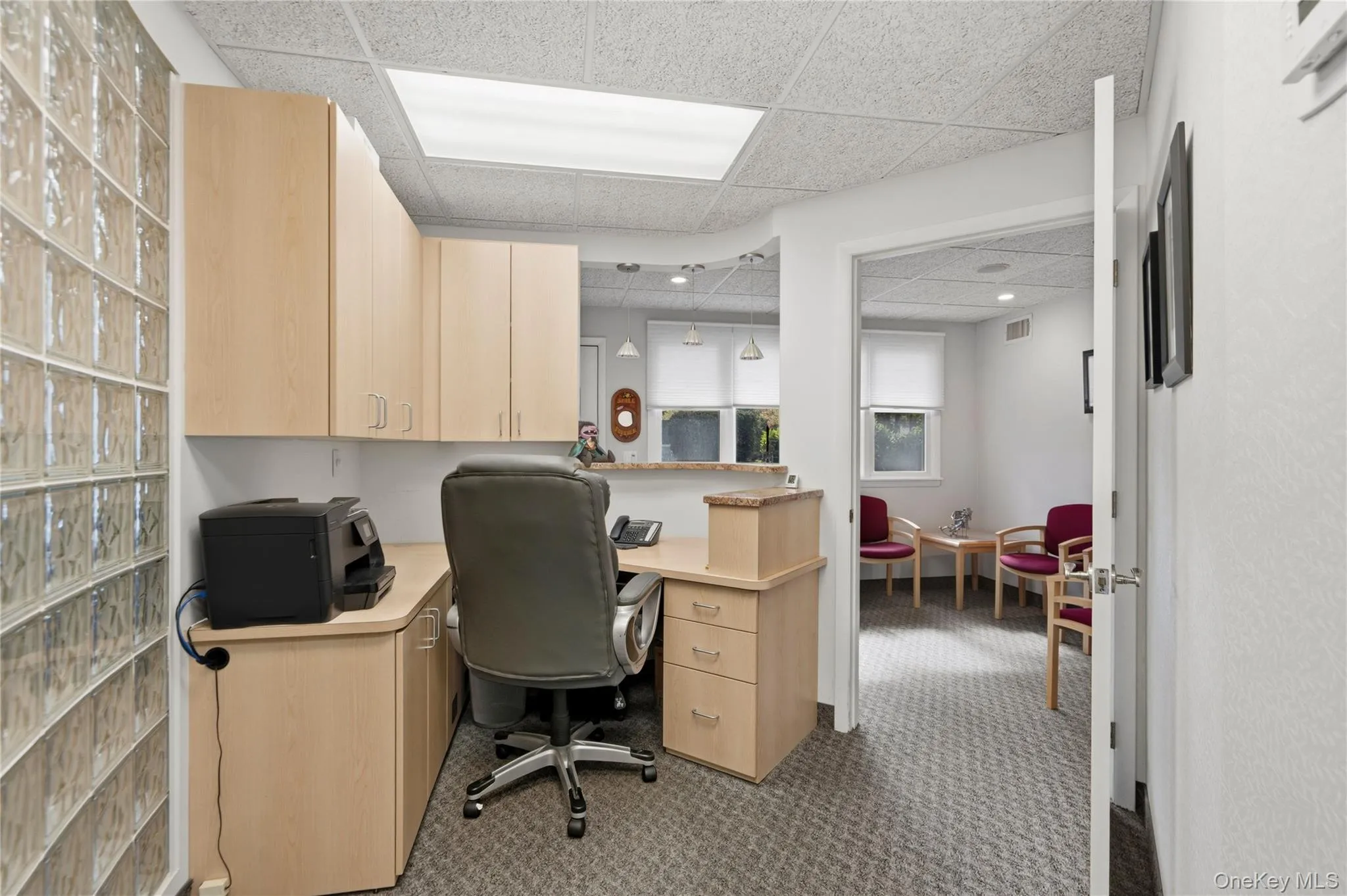 Dental Office Has Inner Reception Area! Dental Office Has Inner Reception Area!