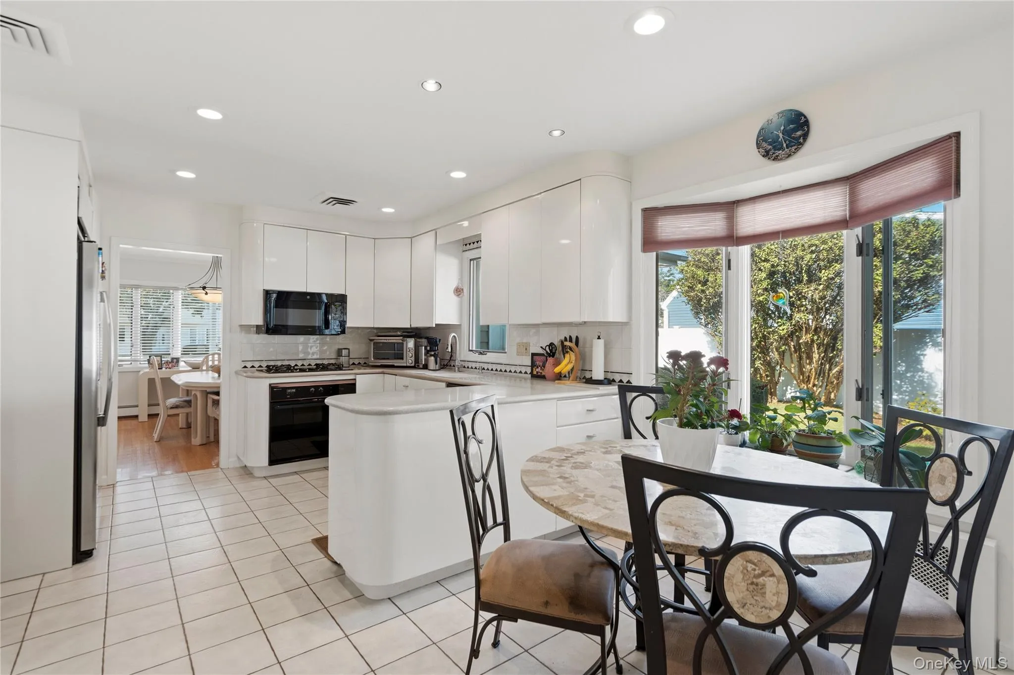 Stainless Appliances, Gas Cooktop, Refrigerator, Microwave & Dishwasher! Stainless Appliances, Gas Cooktop, Refrigerator, Microwave & Dishwasher!