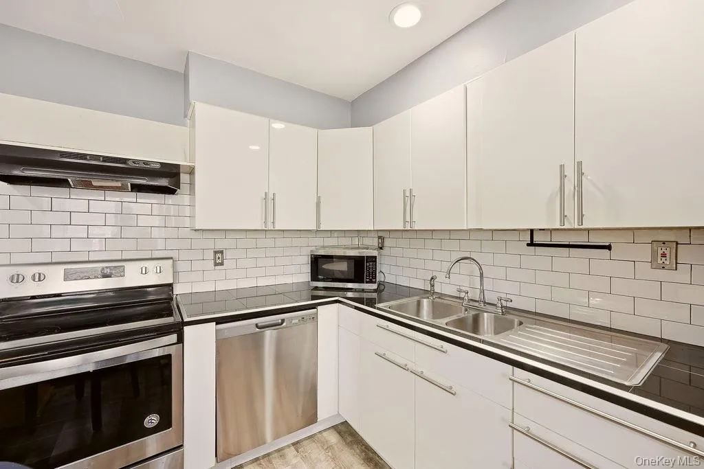 40 4th Street, Brookhaven, NY, 1 Bedroom Bedrooms, 4 Rooms Rooms,1 BathroomBathrooms,Residential,For Rent,4th,0,1056564 40 4th Street, Brookhaven, NY, 1 Bedroom Bedrooms, 4 Rooms Rooms,1 BathroomBathrooms,Residential,For Rent,4th,0,1056564