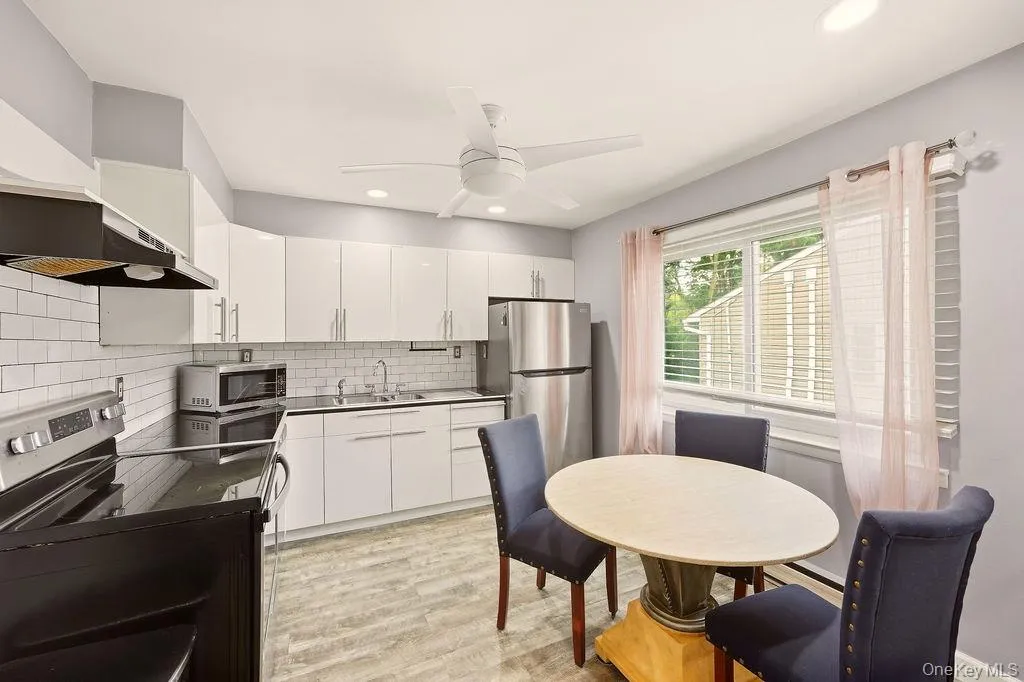 40 4th Street, Brookhaven, NY, 1 Bedroom Bedrooms, 4 Rooms Rooms,1 BathroomBathrooms,Residential,For Rent,4th,0,1056564 40 4th Street, Brookhaven, NY, 1 Bedroom Bedrooms, 4 Rooms Rooms,1 BathroomBathrooms,Residential,For Rent,4th,0,1056564