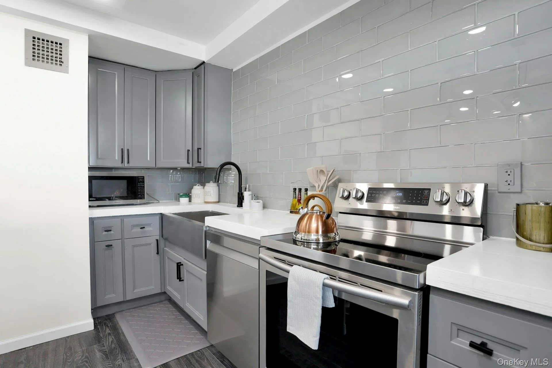44 Strawberry Hill Avenue, Stamford, CT, 2 Bedroom Bedrooms, 4 Room Rooms,2 BathroomBathrooms,Residential Lease,For Rent,Strawberry Hill,0,1056574 44 Strawberry Hill Avenue, Stamford, CT, 2 Bedroom Bedrooms, 4 Room Rooms,2 BathroomBathrooms,Residential Lease,For Rent,Strawberry Hill,0,1056574