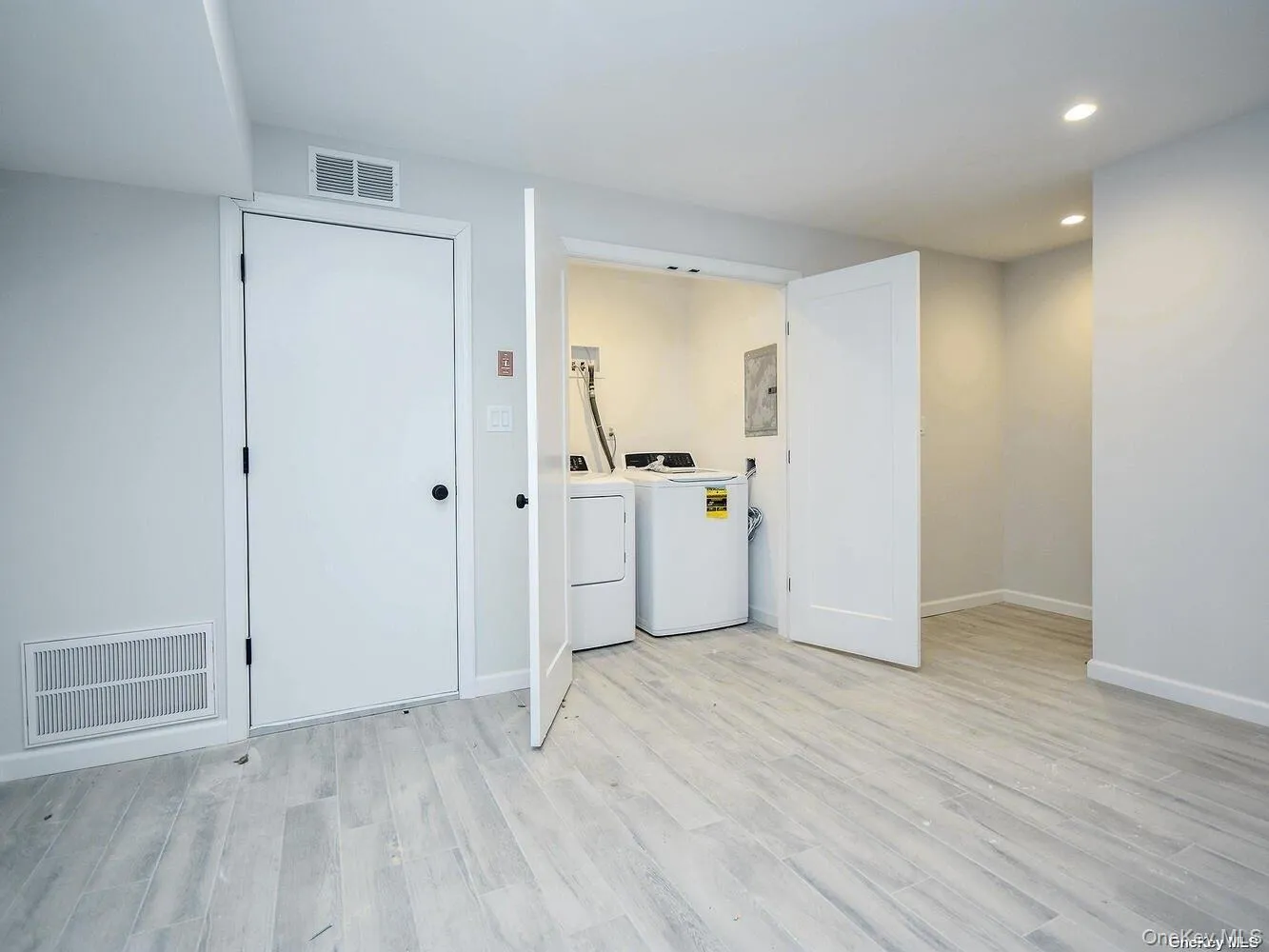 33 Marwood, North Hempstead, NY, 4 Bedrooms Bedrooms, 7 Rooms Rooms,2 BathroomsBathrooms,Residential Lease,For Rent,Marwood,0,1056590 33 Marwood, North Hempstead, NY, 4 Bedrooms Bedrooms, 7 Rooms Rooms,2 BathroomsBathrooms,Residential Lease,For Rent,Marwood,0,1056590
