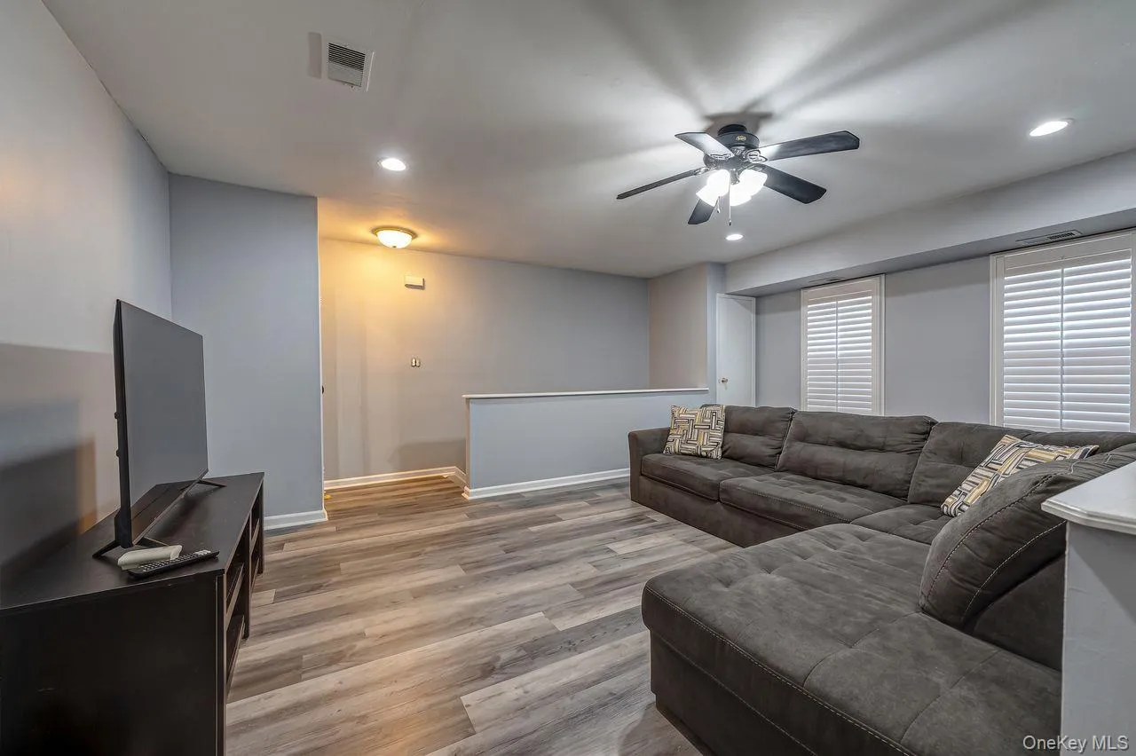 24 Idaho Court, Brookhaven, NY, 1 Bedroom Bedrooms, 5 Rooms Rooms,1 BathroomBathrooms,Residential,For Rent,Idaho Court,0,1056606 24 Idaho Court, Brookhaven, NY, 1 Bedroom Bedrooms, 5 Rooms Rooms,1 BathroomBathrooms,Residential,For Rent,Idaho Court,0,1056606