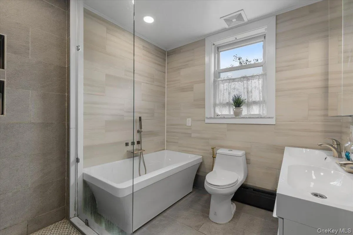 178 Winfred Avenue, Yonkers, NY, 3 Bedrooms Bedrooms, 6 Rooms Rooms,2 BathroomsBathrooms,Residential,For Rent,Winfred,0,1056616 178 Winfred Avenue, Yonkers, NY, 3 Bedrooms Bedrooms, 6 Rooms Rooms,2 BathroomsBathrooms,Residential,For Rent,Winfred,0,1056616