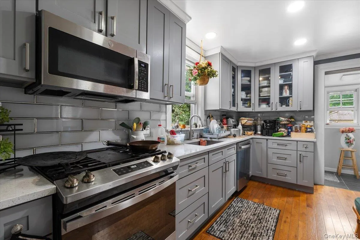 178 Winfred Avenue, Yonkers, NY, 3 Bedrooms Bedrooms, 6 Rooms Rooms,2 BathroomsBathrooms,Residential,For Rent,Winfred,0,1056616 178 Winfred Avenue, Yonkers, NY, 3 Bedrooms Bedrooms, 6 Rooms Rooms,2 BathroomsBathrooms,Residential,For Rent,Winfred,0,1056616