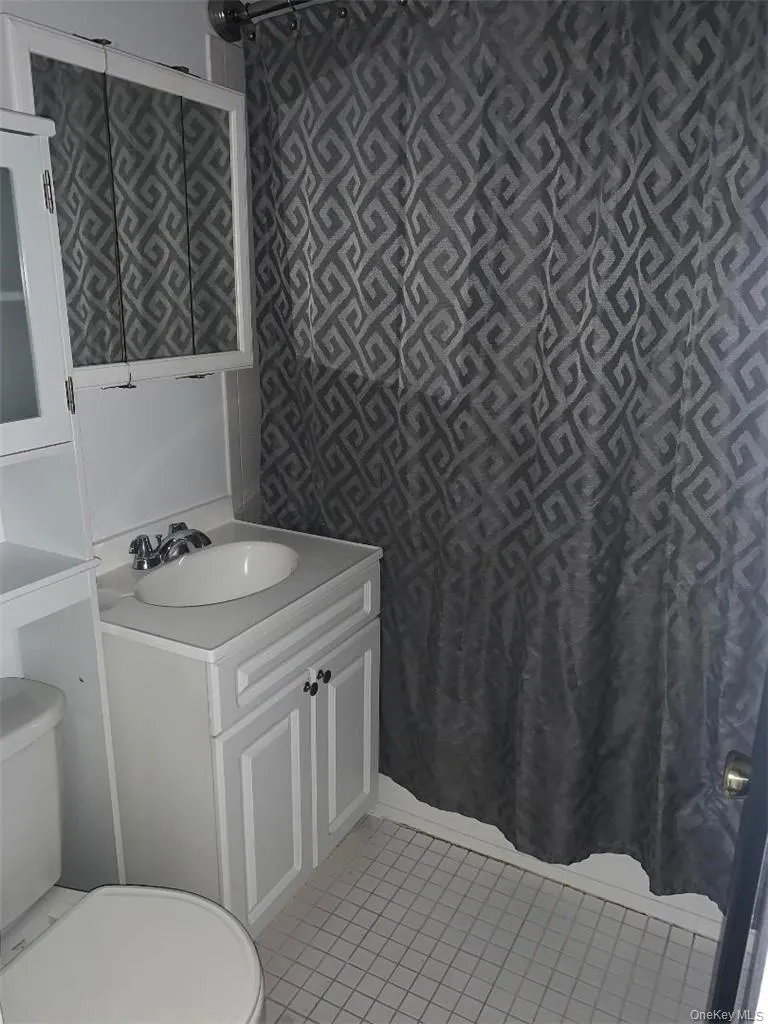Pretty updated bathroom Pretty updated bathroom