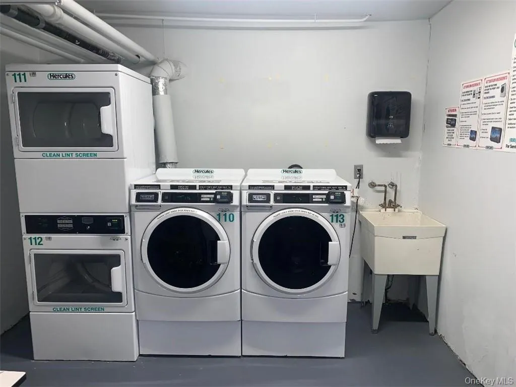 There's a laundry room downstairs in the same building - access from inside the building There's a laundry room downstairs in the same building - access from inside the building