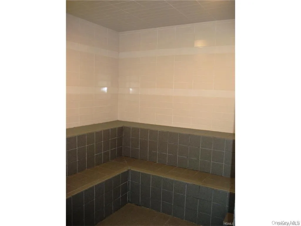 Steamroom Steamroom