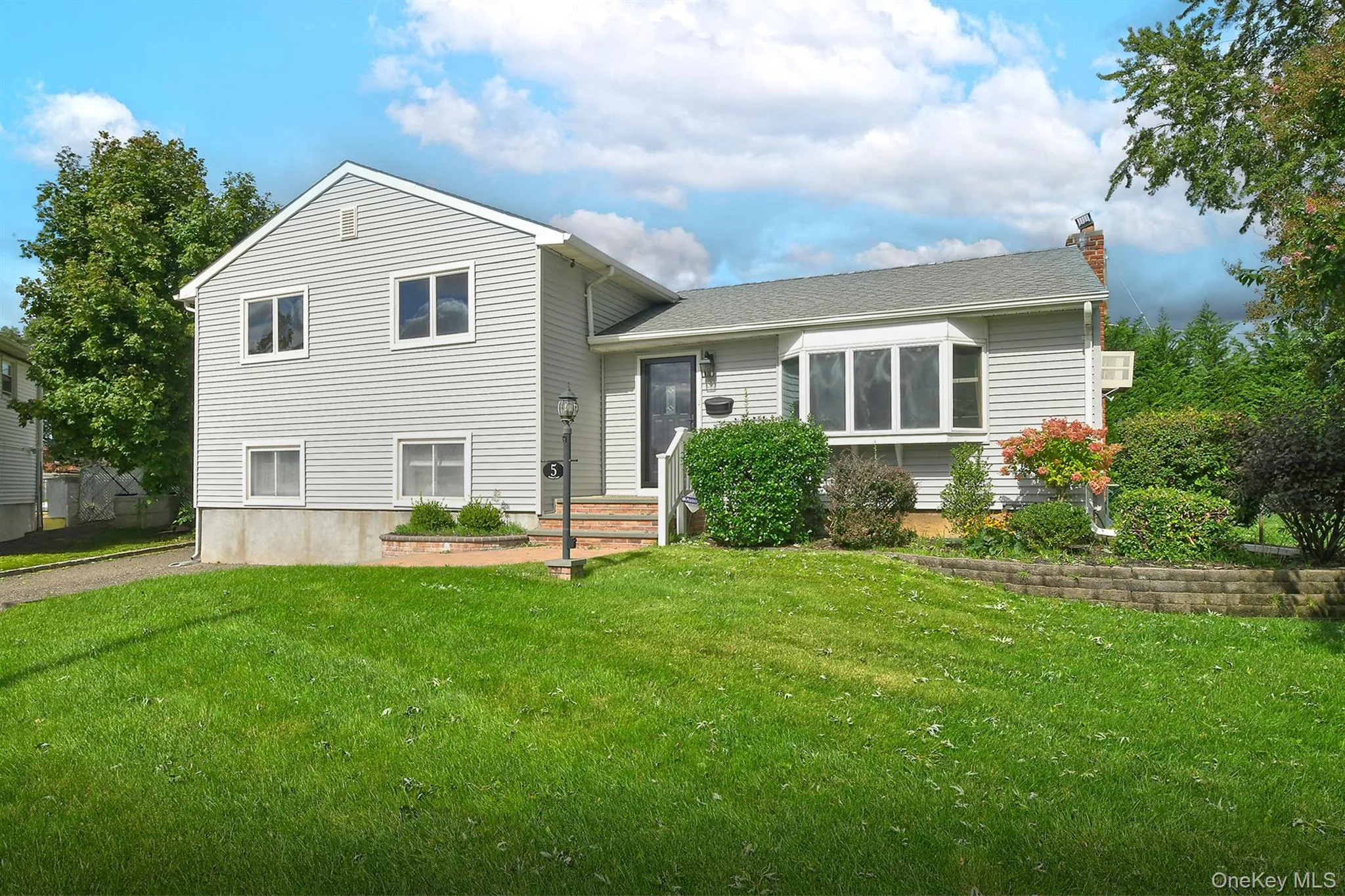 5 Robin Court, Oyster Bay, NY, 3 Bedrooms Bedrooms, 7 Rooms Rooms,2 BathroomsBathrooms,Residential,For Rent,Robin,0,1056635 5 Robin Court, Oyster Bay, NY, 3 Bedrooms Bedrooms, 7 Rooms Rooms,2 BathroomsBathrooms,Residential,For Rent,Robin,0,1056635