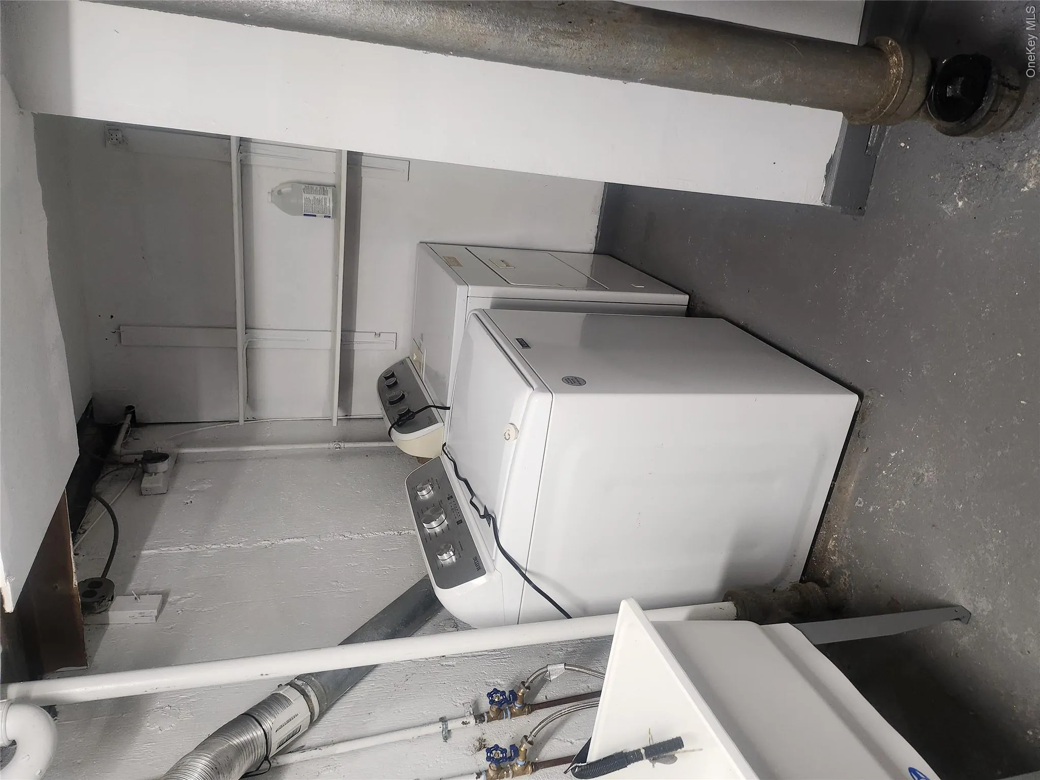 259-30 61st Avenue, New York, NY, 3 Bedroom Bedrooms, 7 Room Rooms,1 BathroomBathrooms,Residential Lease,For Rent,61st,0,1056636 259-30 61st Avenue, New York, NY, 3 Bedroom Bedrooms, 7 Room Rooms,1 BathroomBathrooms,Residential Lease,For Rent,61st,0,1056636
