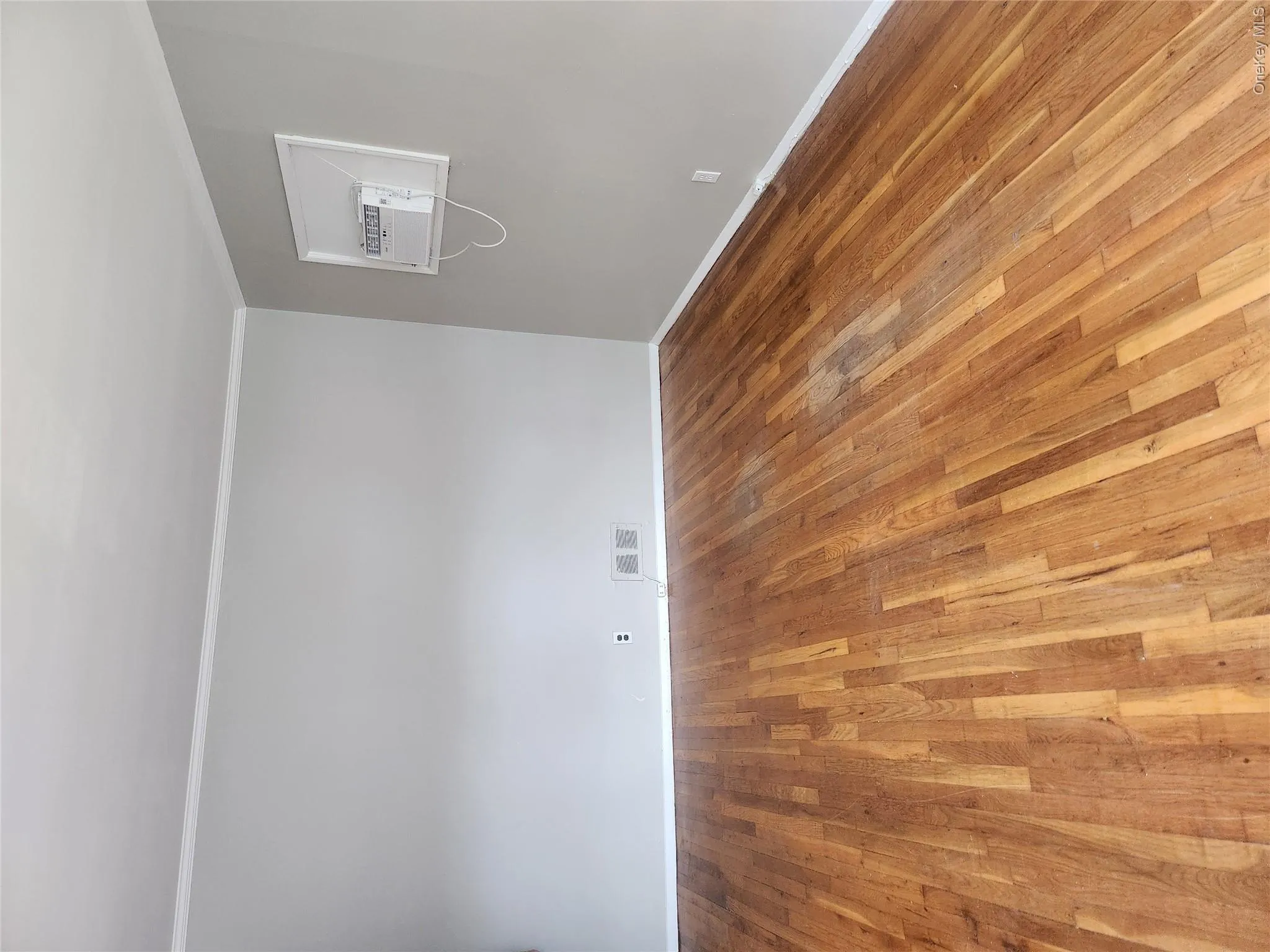 259-30 61st Avenue, New York, NY, 3 Bedroom Bedrooms, 7 Room Rooms,1 BathroomBathrooms,Residential Lease,For Rent,61st,0,1056636 259-30 61st Avenue, New York, NY, 3 Bedroom Bedrooms, 7 Room Rooms,1 BathroomBathrooms,Residential Lease,For Rent,61st,0,1056636