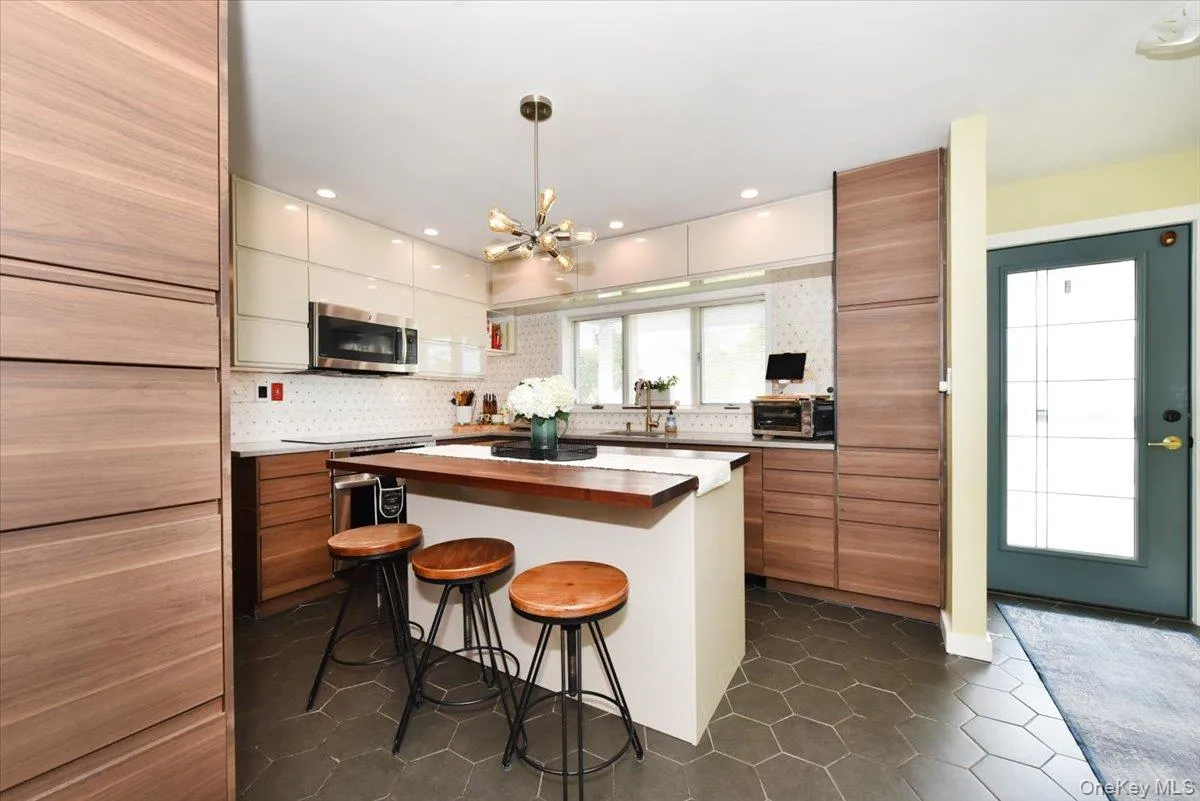 17 Woodpecker Lane, Hempstead, NY, 4 Bedrooms Bedrooms, 10 Rooms Rooms,2 BathroomsBathrooms,Residential,For Rent,Woodpecker,0,1056640 17 Woodpecker Lane, Hempstead, NY, 4 Bedrooms Bedrooms, 10 Rooms Rooms,2 BathroomsBathrooms,Residential,For Rent,Woodpecker,0,1056640