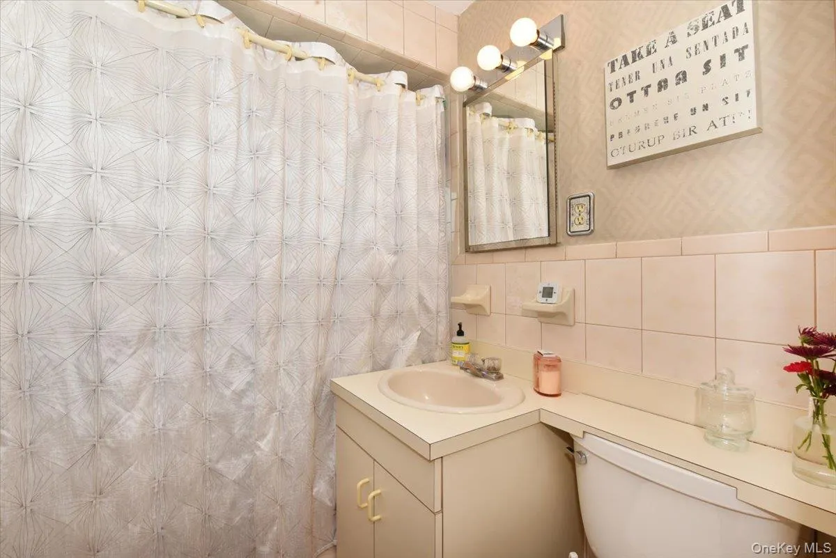 17 Woodpecker Lane, Hempstead, NY, 4 Bedrooms Bedrooms, 10 Rooms Rooms,2 BathroomsBathrooms,Residential,For Rent,Woodpecker,0,1056640 17 Woodpecker Lane, Hempstead, NY, 4 Bedrooms Bedrooms, 10 Rooms Rooms,2 BathroomsBathrooms,Residential,For Rent,Woodpecker,0,1056640