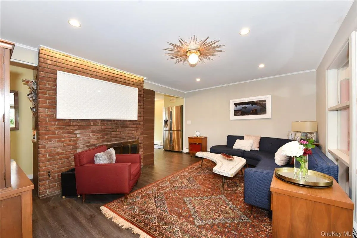 17 Woodpecker Lane, Hempstead, NY, 4 Bedrooms Bedrooms, 10 Rooms Rooms,2 BathroomsBathrooms,Residential,For Rent,Woodpecker,0,1056640 17 Woodpecker Lane, Hempstead, NY, 4 Bedrooms Bedrooms, 10 Rooms Rooms,2 BathroomsBathrooms,Residential,For Rent,Woodpecker,0,1056640