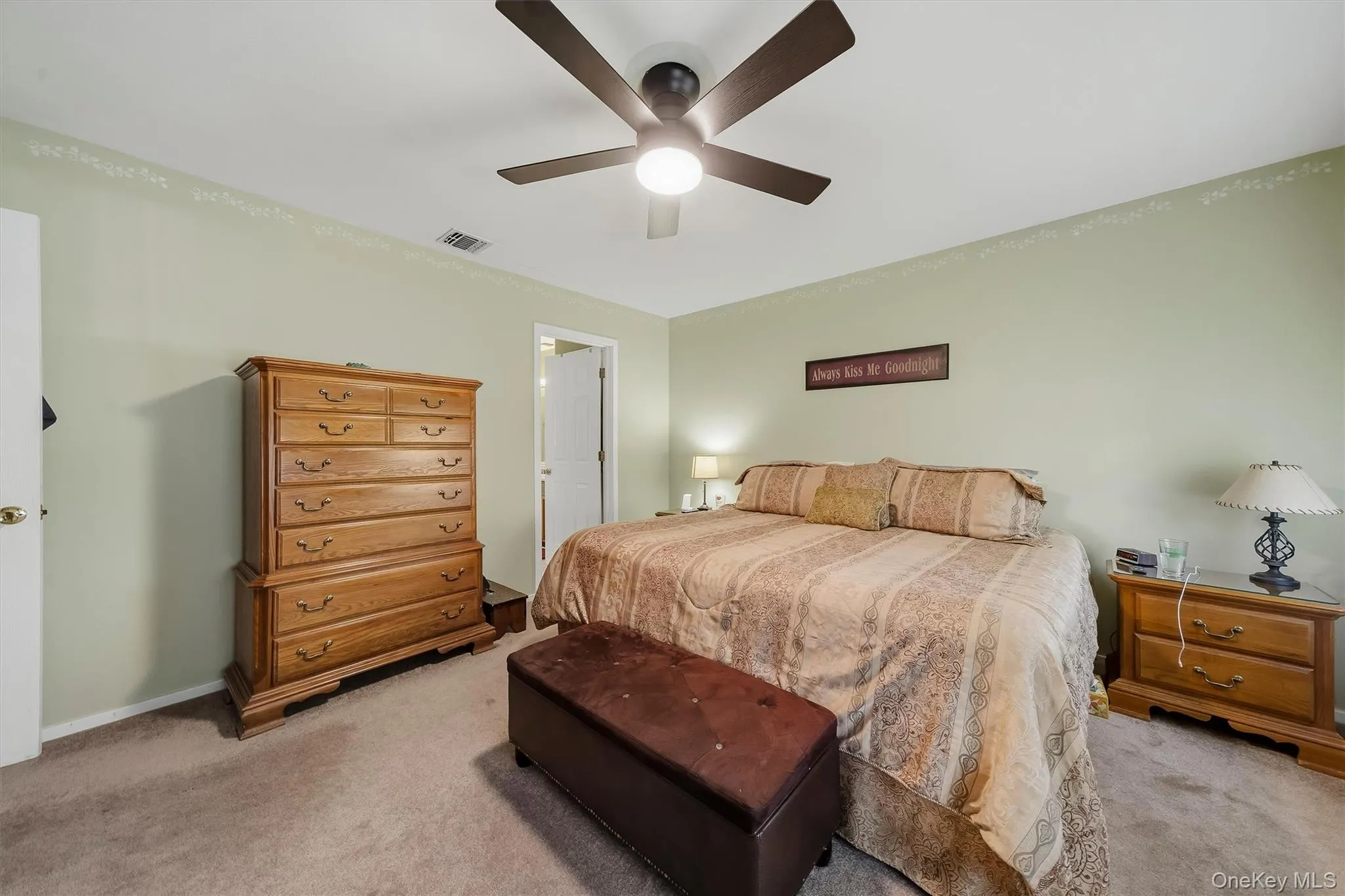 Ceiling fan with integrated lighting Ceiling fan with integrated lighting