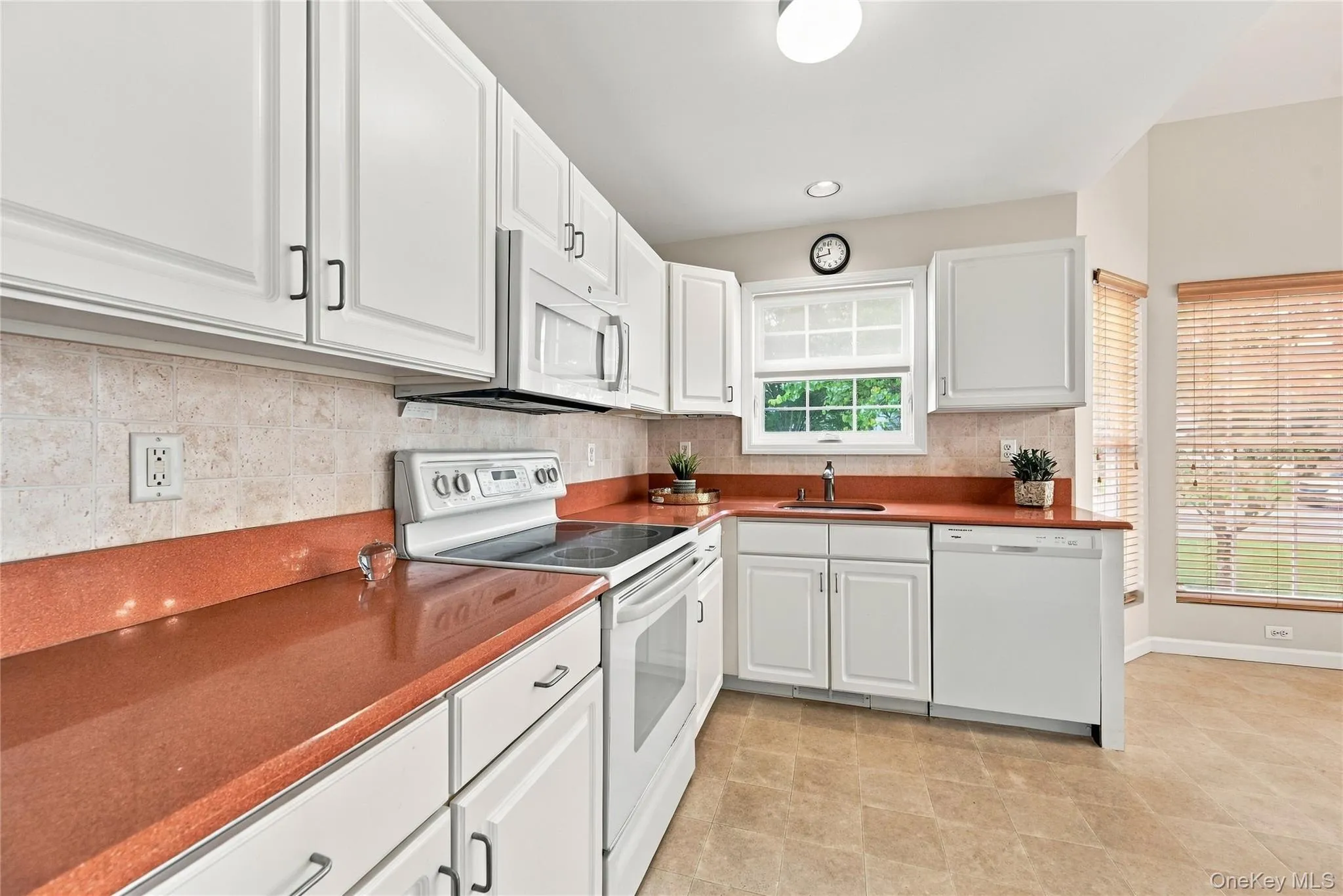 Spacious White kitchen Spacious White kitchen