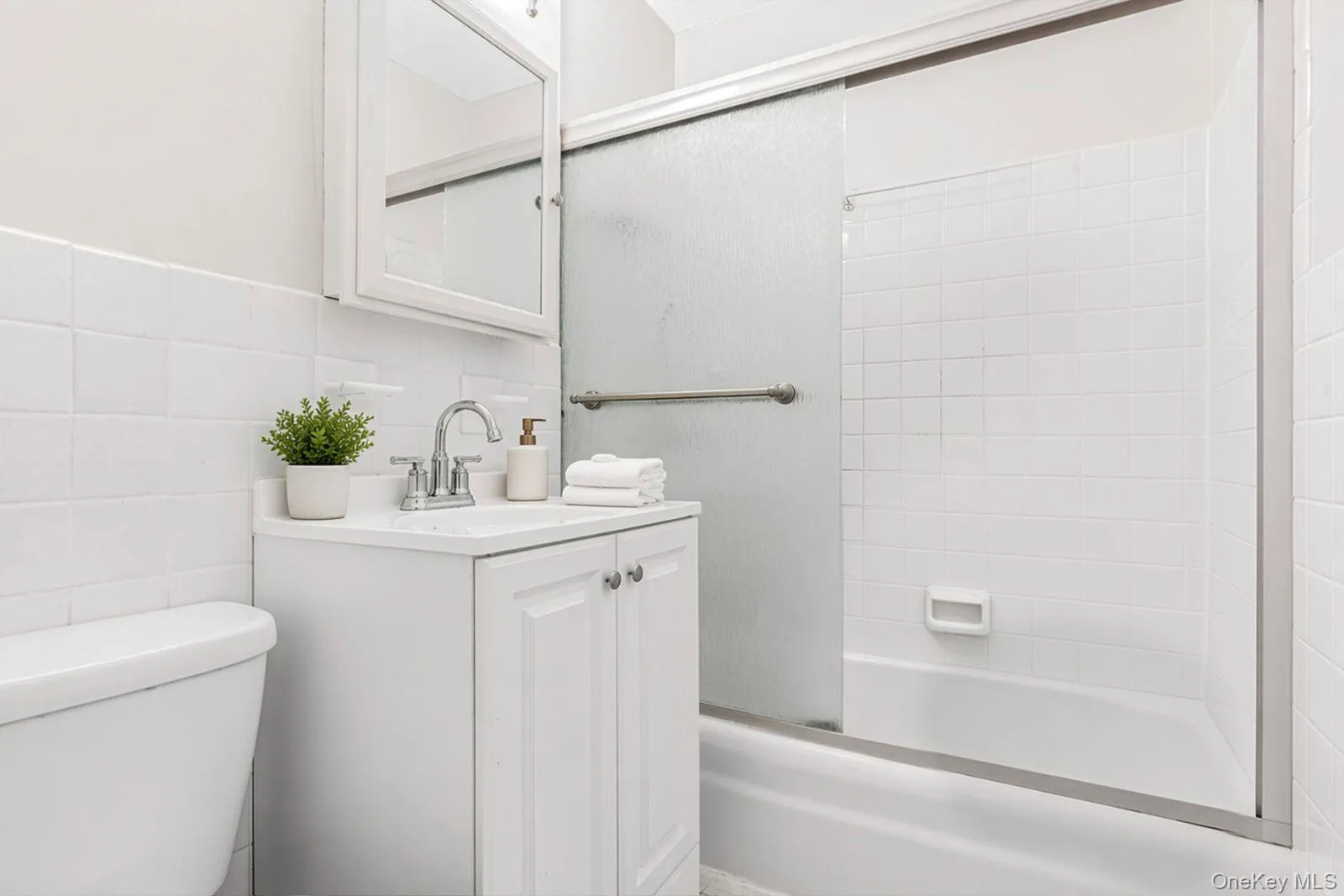 39-60 54th Street, New York, NY, 1 Bedroom Bedrooms, 4 Rooms Rooms,1 BathroomBathrooms,Residential,For Rent,54th,0,1056667 39-60 54th Street, New York, NY, 1 Bedroom Bedrooms, 4 Rooms Rooms,1 BathroomBathrooms,Residential,For Rent,54th,0,1056667