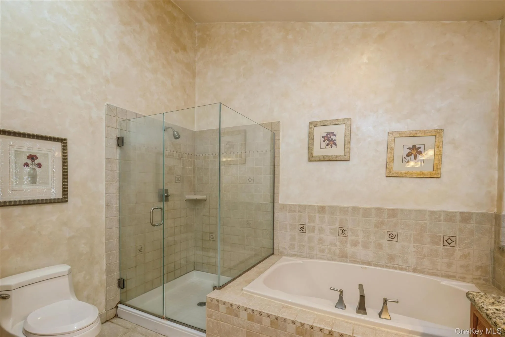 Primary Bath w/Tub & Walk-in Shower Primary Bath w/Tub & Walk-in Shower