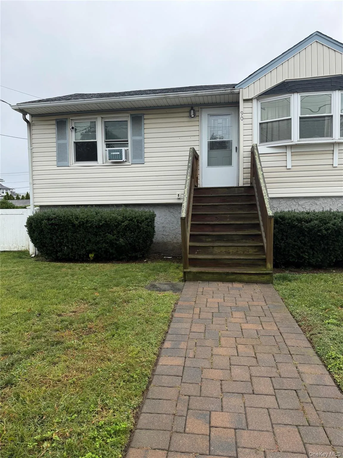 90 4th Avenue, Hempstead, NY, 2 Bedrooms Bedrooms, 5 Rooms Rooms,1 BathroomBathrooms,Residential,For Rent,4th,0,1056669 90 4th Avenue, Hempstead, NY, 2 Bedrooms Bedrooms, 5 Rooms Rooms,1 BathroomBathrooms,Residential,For Rent,4th,0,1056669