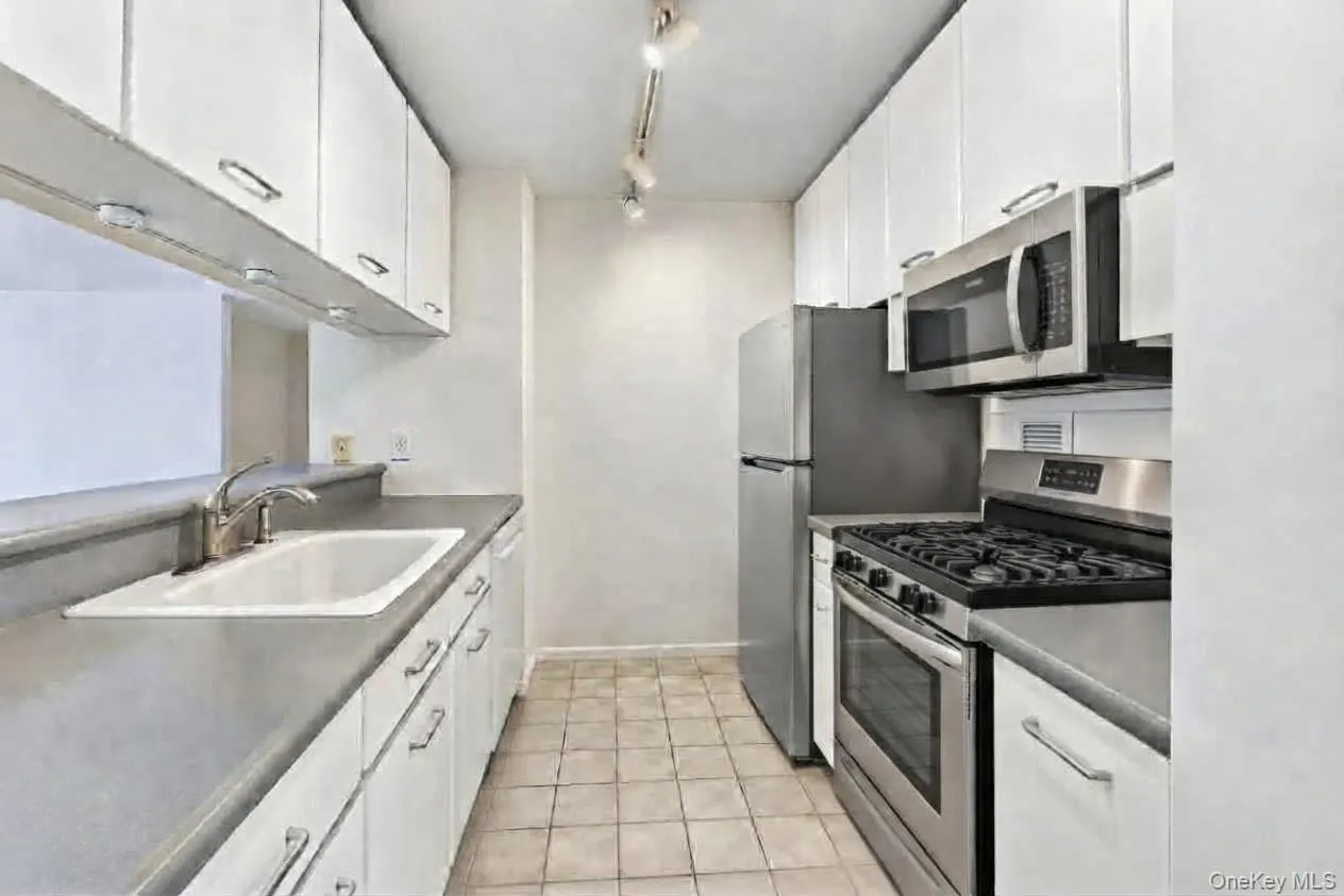 4 Martine Avenue, White Plains, NY, 1 Bedroom Bedrooms, 3 Rooms Rooms,1 BathroomBathrooms,Residential,For Rent,Martine,0,1056677 4 Martine Avenue, White Plains, NY, 1 Bedroom Bedrooms, 3 Rooms Rooms,1 BathroomBathrooms,Residential,For Rent,Martine,0,1056677